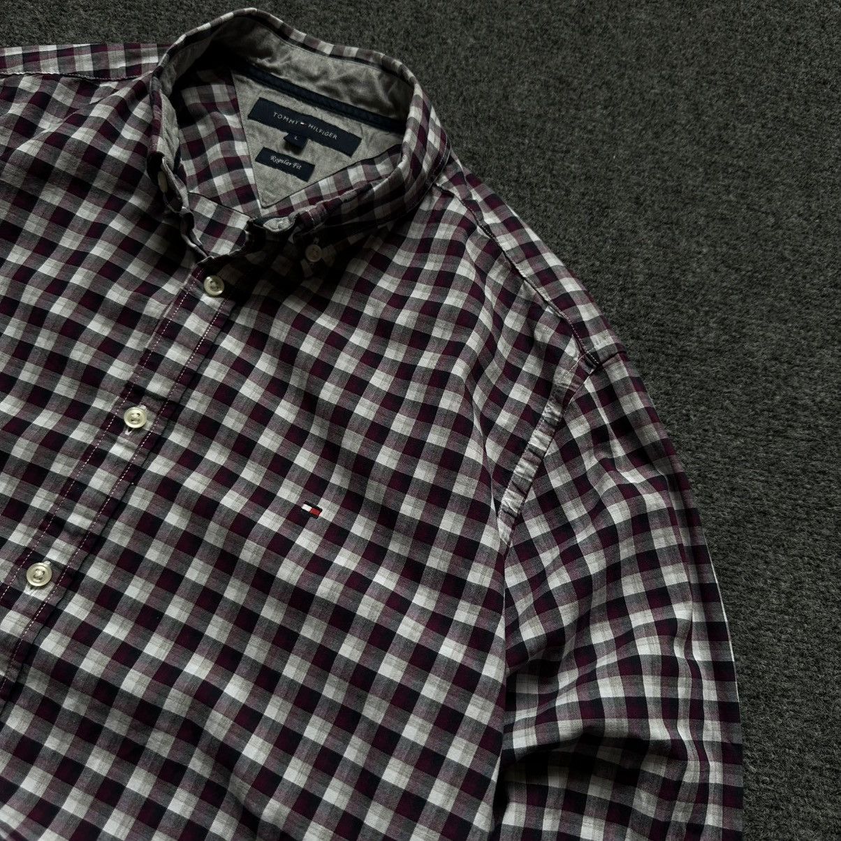 Tommy Hilfiger Luxury Tommy Hilfiger Checked Shirt Button Up Size L Regular Size US L / EU 52-54 / 3 - 8 Thumbnail