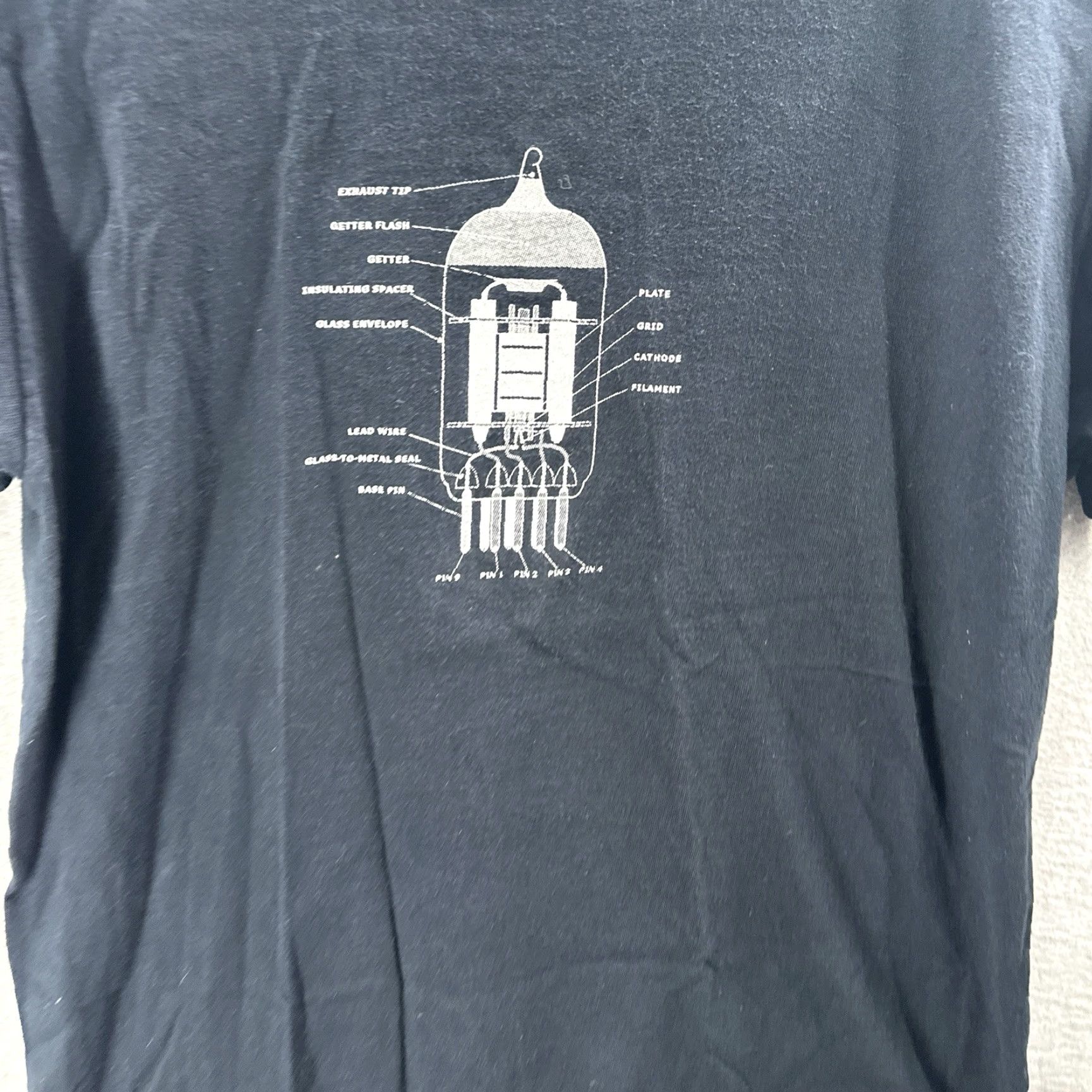 Fruit Of The Loom Vintage 12AX7 Tube Socket Diagram Shirt Mens M Black Rock Graphic Print Size US M / EU 48-50 / 2 - 3 Thumbnail