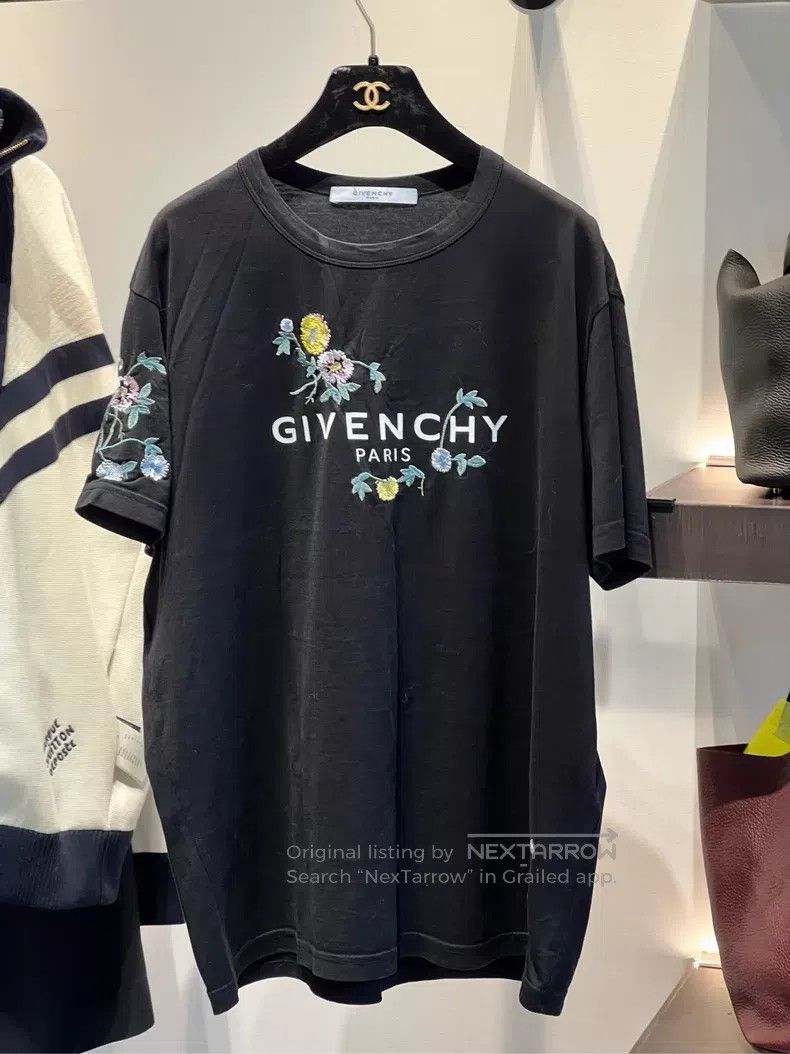 Givenchy Givenchy Short Sleeve Black Floral Size US M / EU 48-50 / 2 - 1 Thumbnail