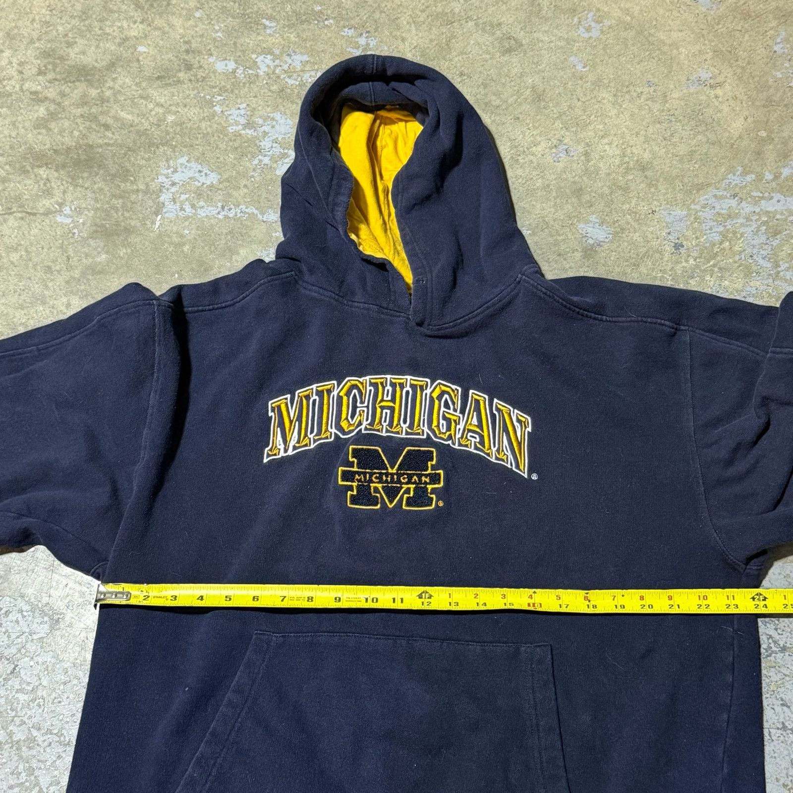 Vintage Y2K Michigan Wolverines Hoodie Size US XL / EU 56 / 4 - 5 Thumbnail