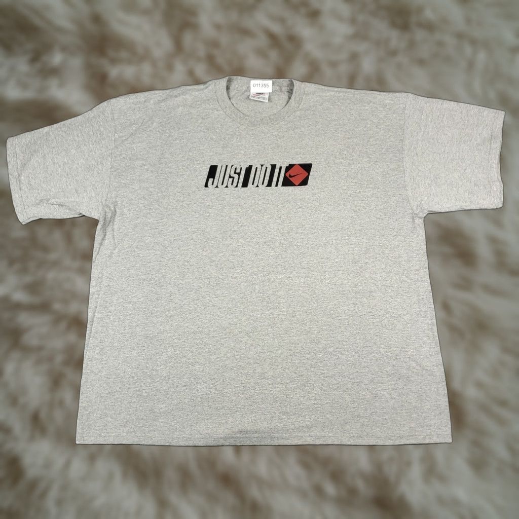 Nike VINTAGE Nike T-Shirt Short Sleeve Adult 2XL Gray Logo Crew Neck All Seasons Men Size US XXL / EU 58 / 5 - 1 Thumbnail