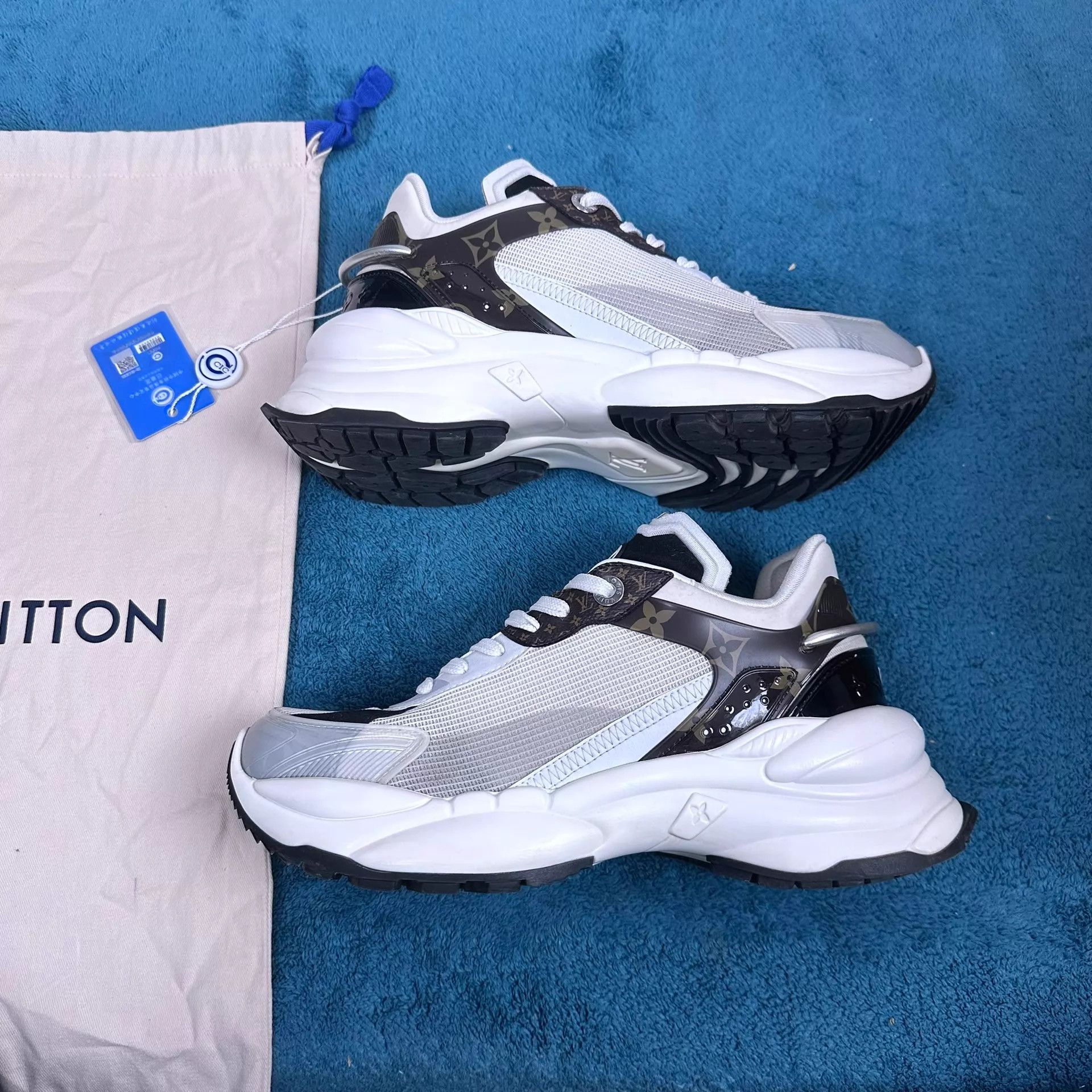 Louis Vuitton LV Run55 Low-Top Sneaker White & Brown Size 39 Size US 8.5 / IT 38.5 - 2 Thumbnail
