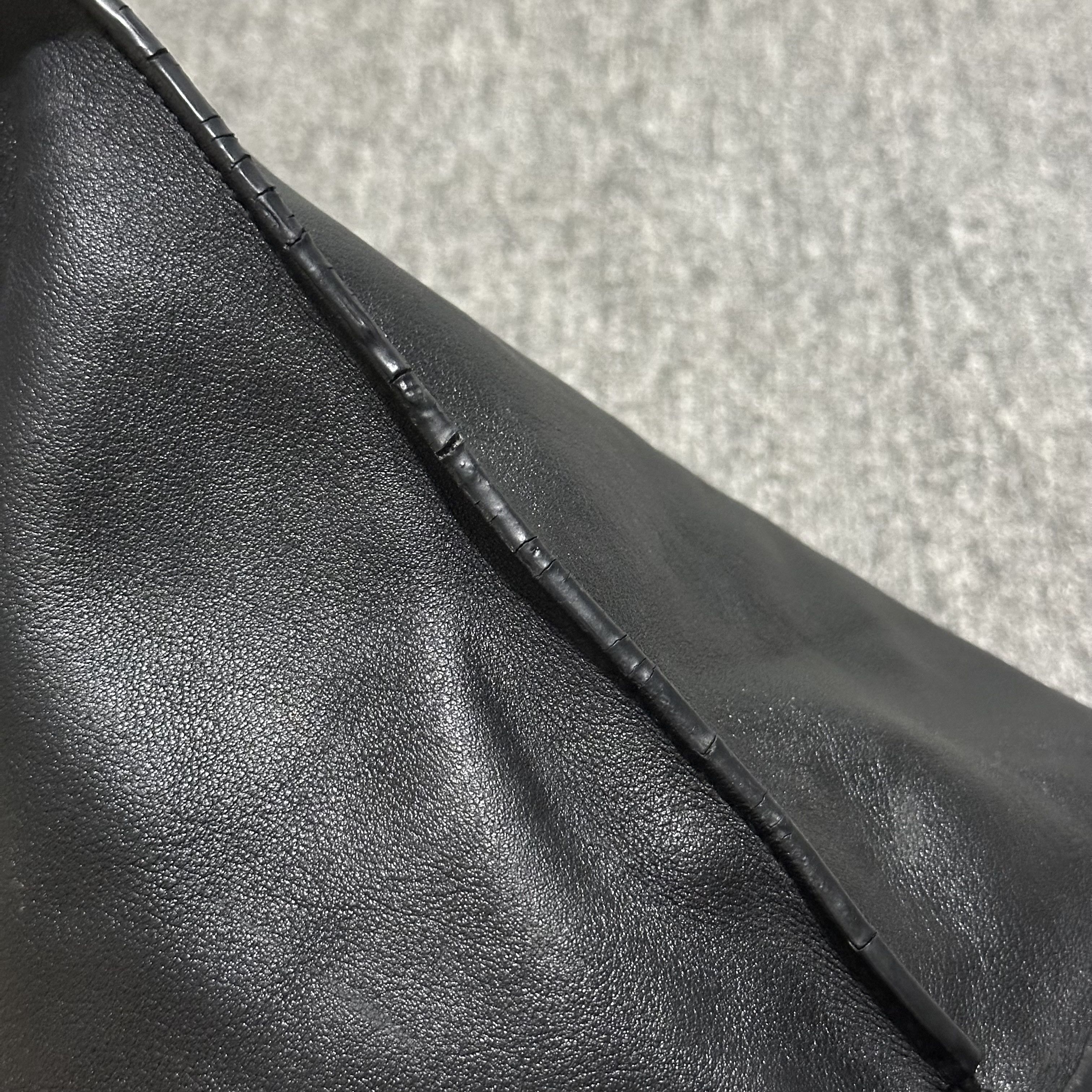 Loewe Loewe Anton Sling Soft Grained Calf Crossbody Bag Leather Size ONE SIZE - 13 Thumbnail