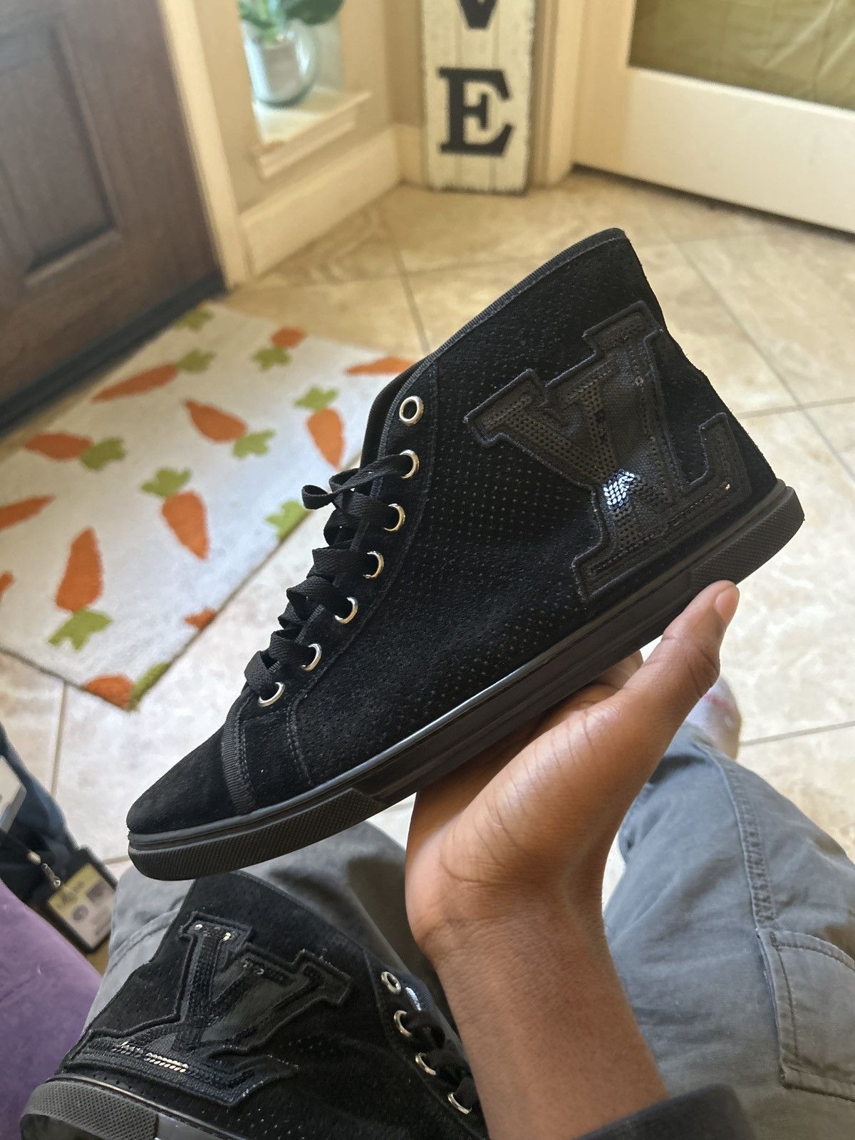 Louis Vuitton Louis Vuitton Black Suede High Top Sneakers size 39.5/8.5 Size US 8.5 / IT 38.5 - 10 Thumbnail