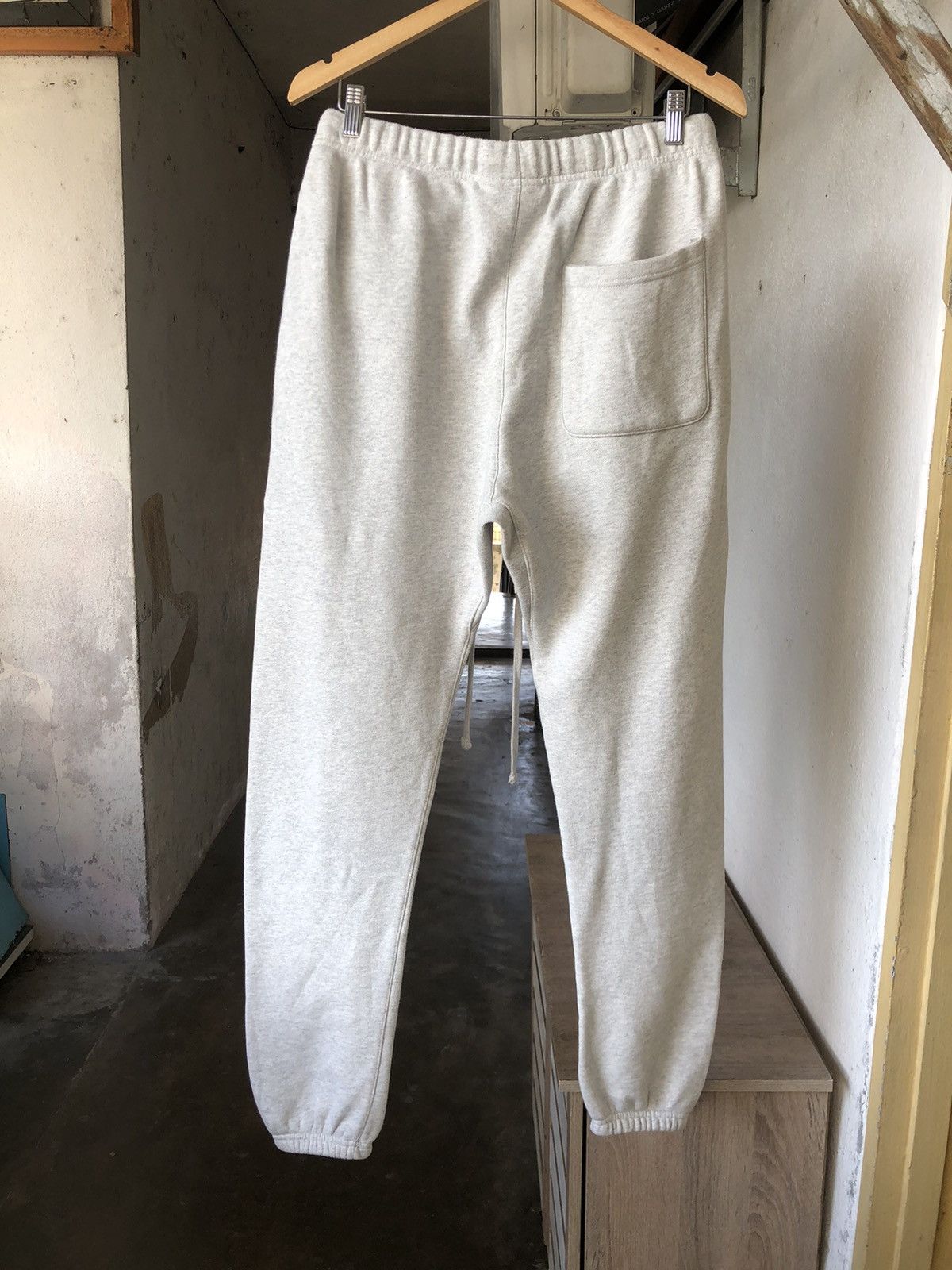Essentials Essentials x Fear of God Gray Core Sweatpants Size US 33 - 2 Thumbnail
