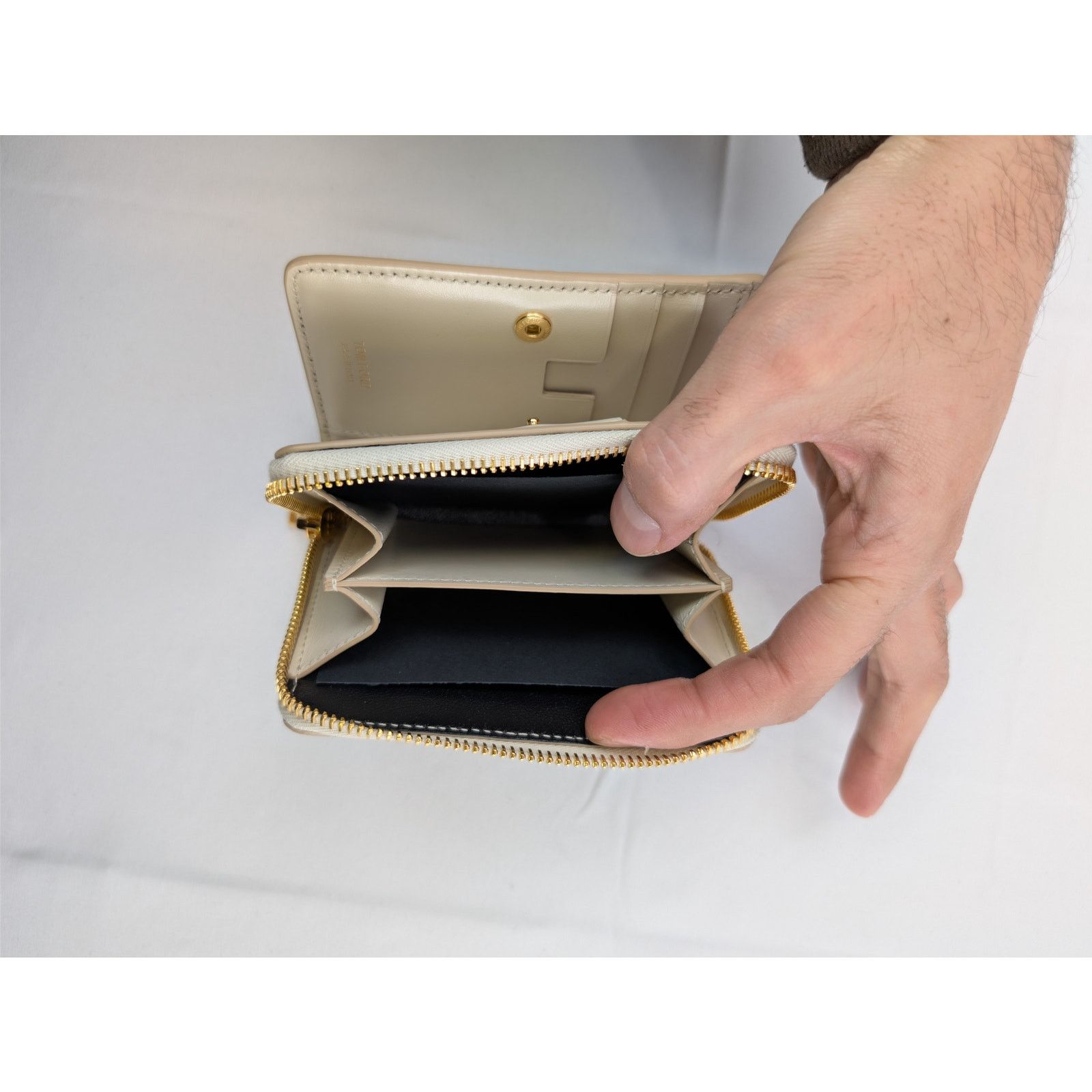 Tom Ford o1rshd1 Size: OS / Zip Wallet in Cream Size ONE SIZE - 7 Thumbnail