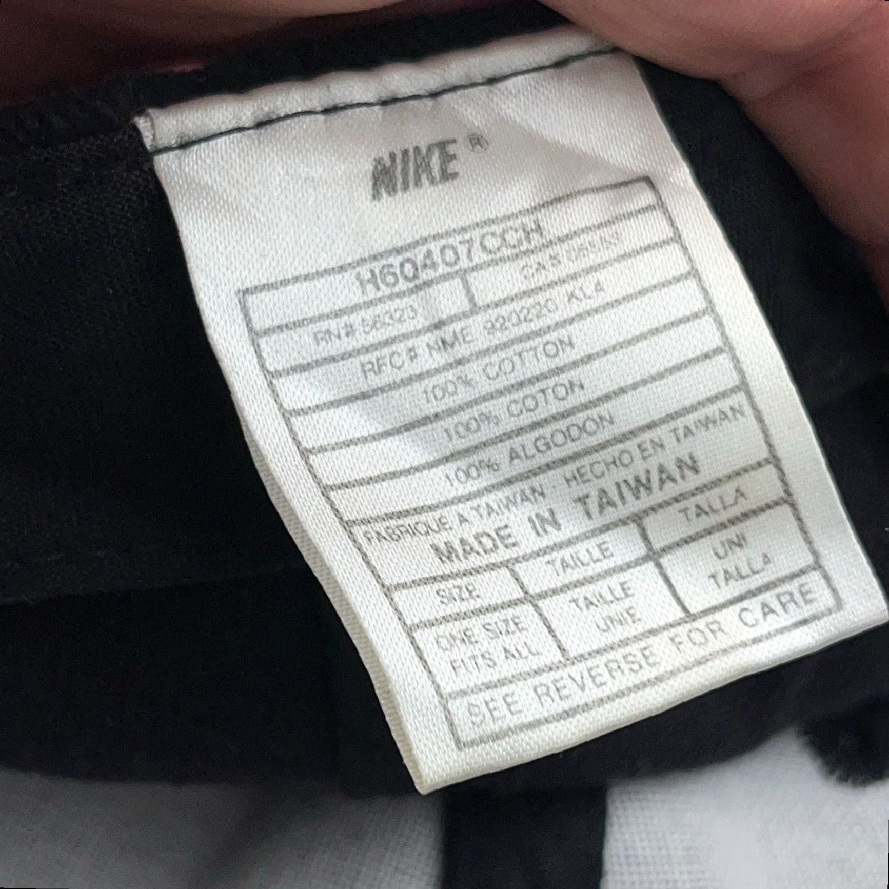 Nike VINTAGE Nike Hat Cap Snap Back Black Center Swoosh Script 80s 90s Worn Sun Faded Size ONE SIZE - 3 Thumbnail