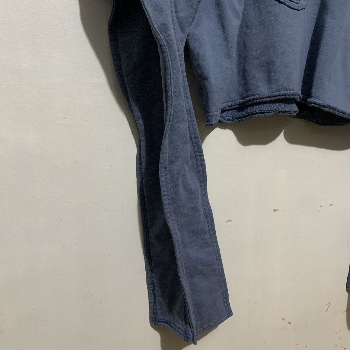 JW Anderson JW Anderson Logo Deconstructed Sleeve Cropped Sweatshirt Size M / US 6-8 / IT 42-44 - 6 Thumbnail