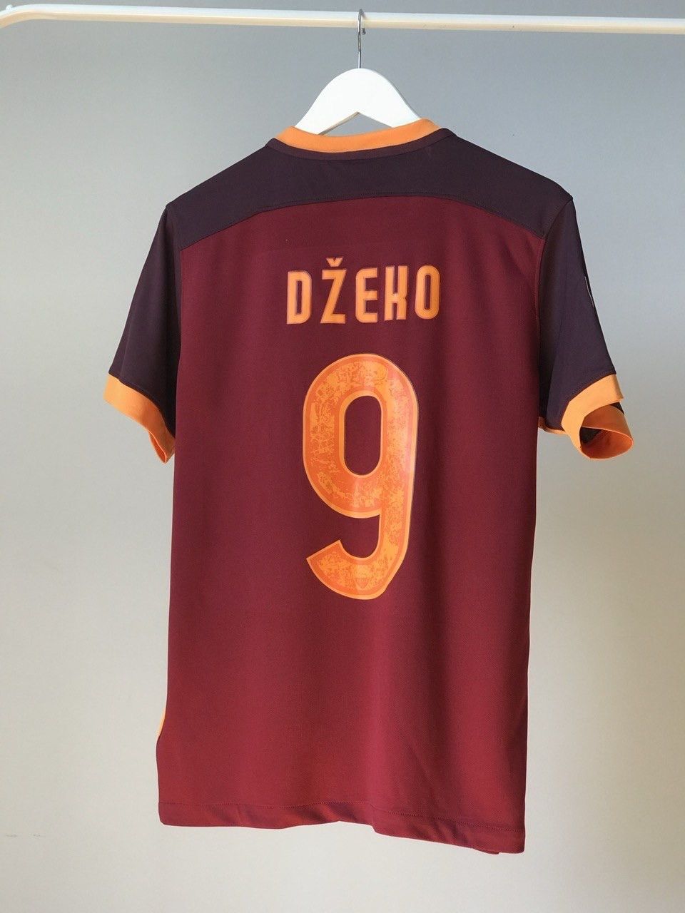Nike #9 Dzeko AS Roma Football Shirt Soccer Jersey Size US S / EU 44-46 / 1 - 2 Thumbnail