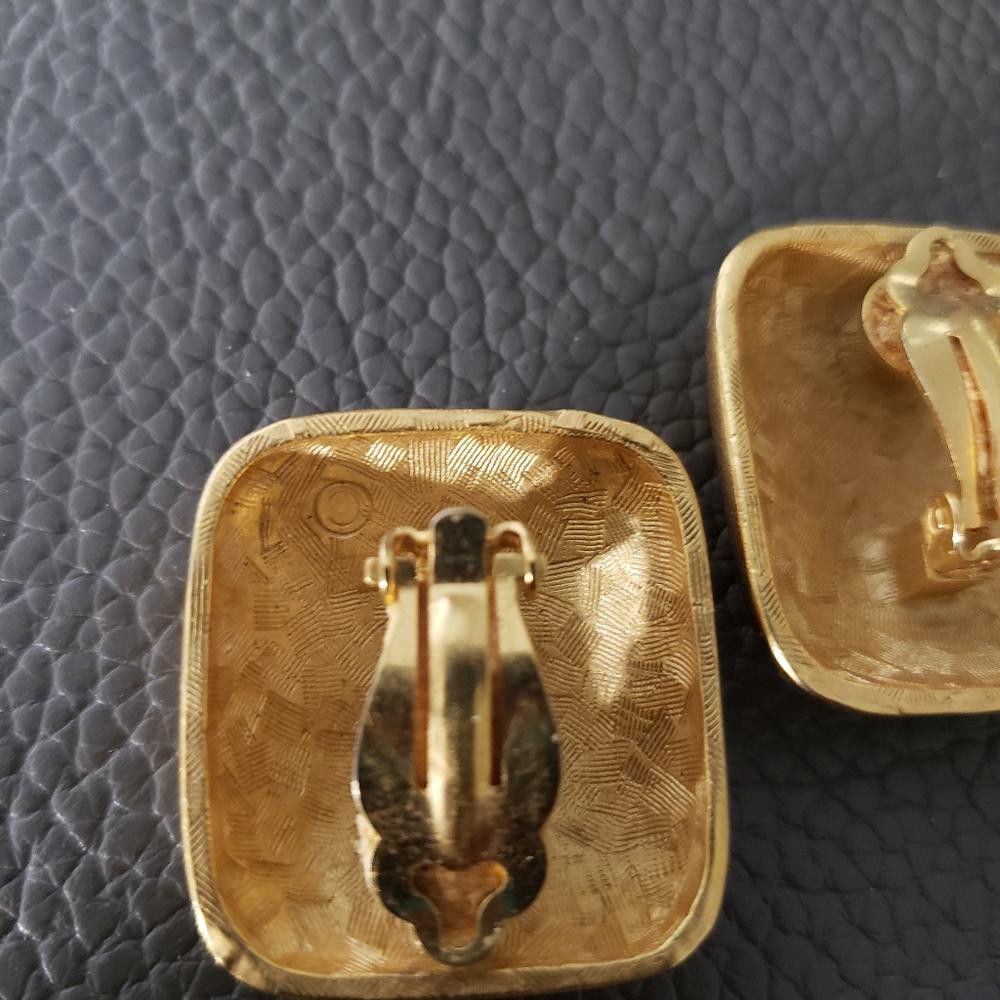 Designer Vintage Gold tone Square Domed Clip Earrings Size ONE SIZE - 4 Thumbnail