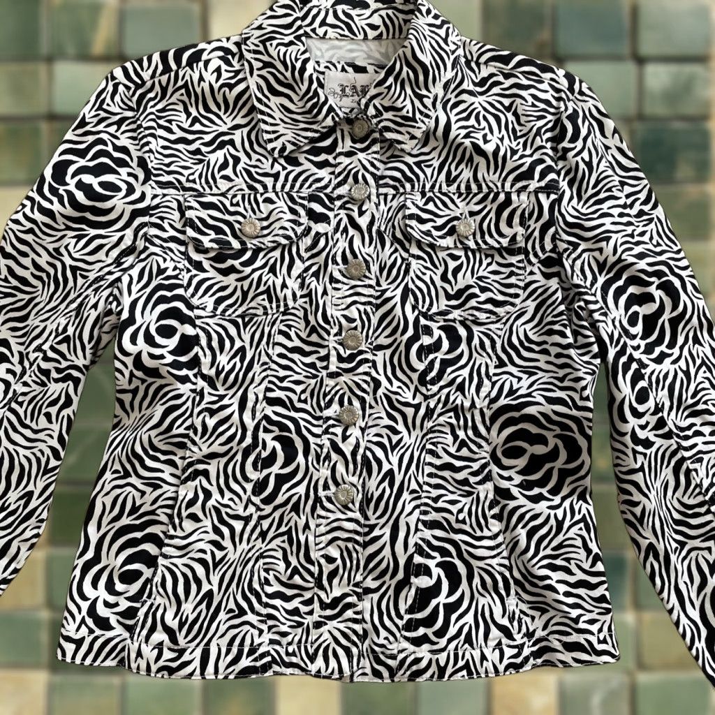 Vintage VINTAGE Live A Little Zebra Print Blazer Jacket S Women Cotton Short Button Black White Y2K Floral Pattern Size S / US 4 / IT 40 - 1 Thumbnail