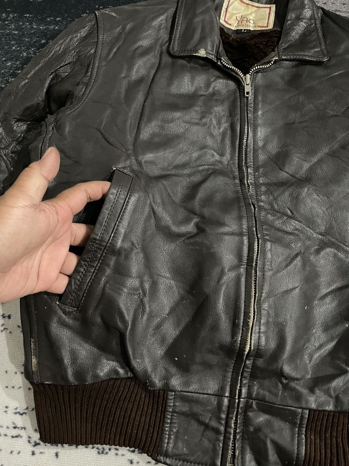 Vintage Vintage Yac Cow Leather Bomber Jacket Size US L / EU 52-54 / 3 - 6 Thumbnail