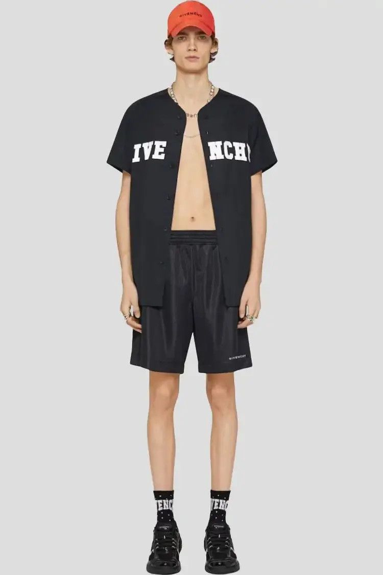 Givenchy o1w1db10325 Board Short in Black Size US 40 / EU 56 - 3 Thumbnail