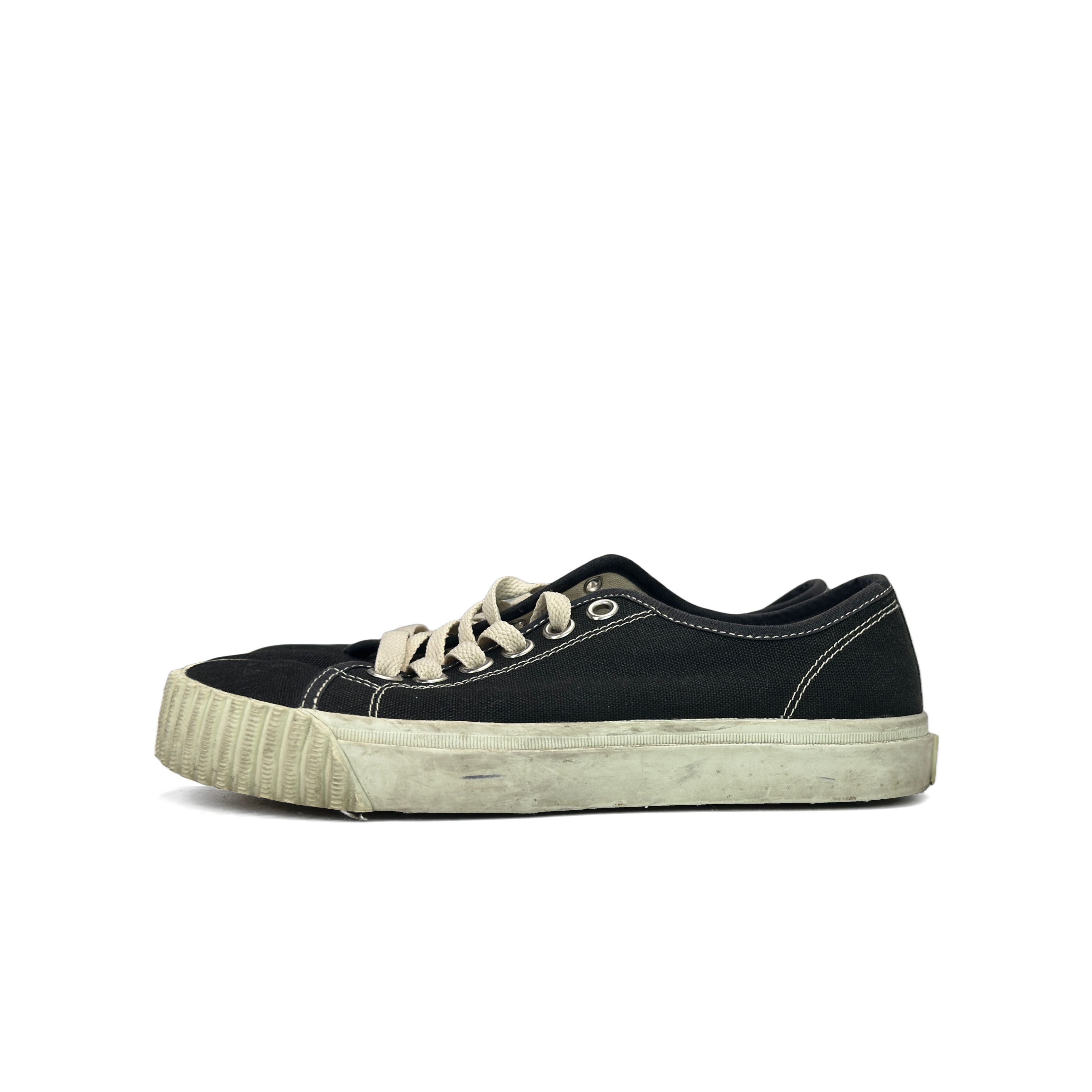 Maison Margiela Maison Margiela Canvas Tabi Low-Top Sneakers Size 36.5 Size US 6.5 / IT 36.5 - 1 Thumbnail