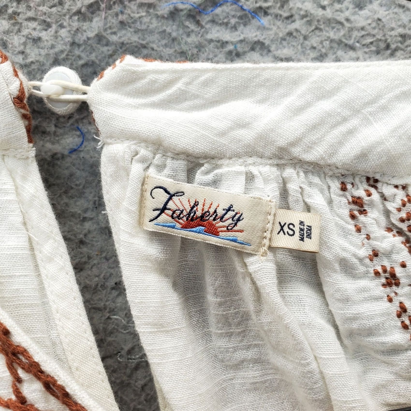 Faherty Faherty Womens Blouse XS White Arles Embroidered Round Neck Pleated Pullover Shirt Womens Size XS White Embroidered Pleated Round Neck Pullover Size XS / US 0-2 / IT 36-38 - 6 Thumbnail
