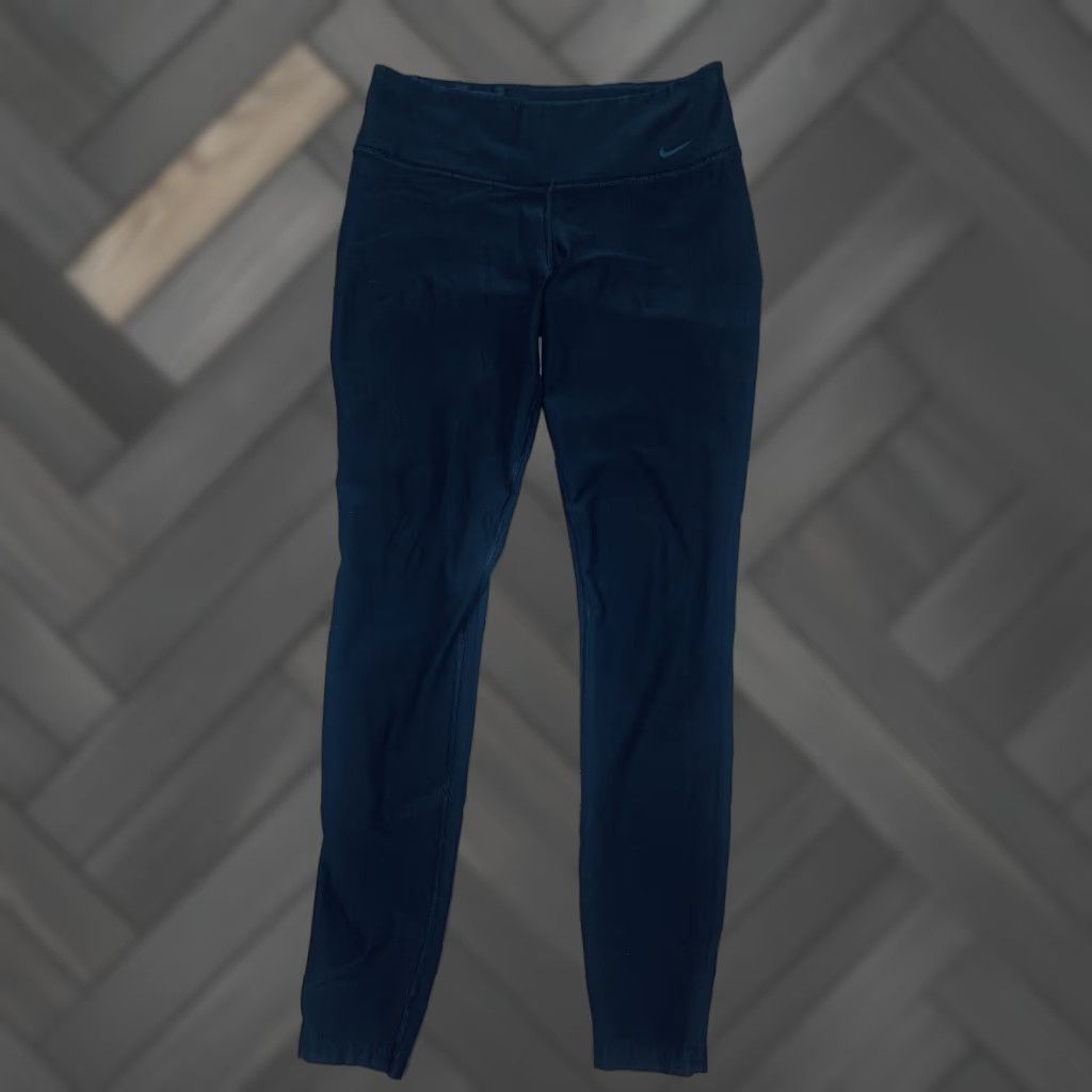 Nike VINTAGE Nike Leggings Women's M Black Legend 2.0 Tight-Fit Training 548510-010 Size 32" / US 10 / IT 46 - 1 Thumbnail