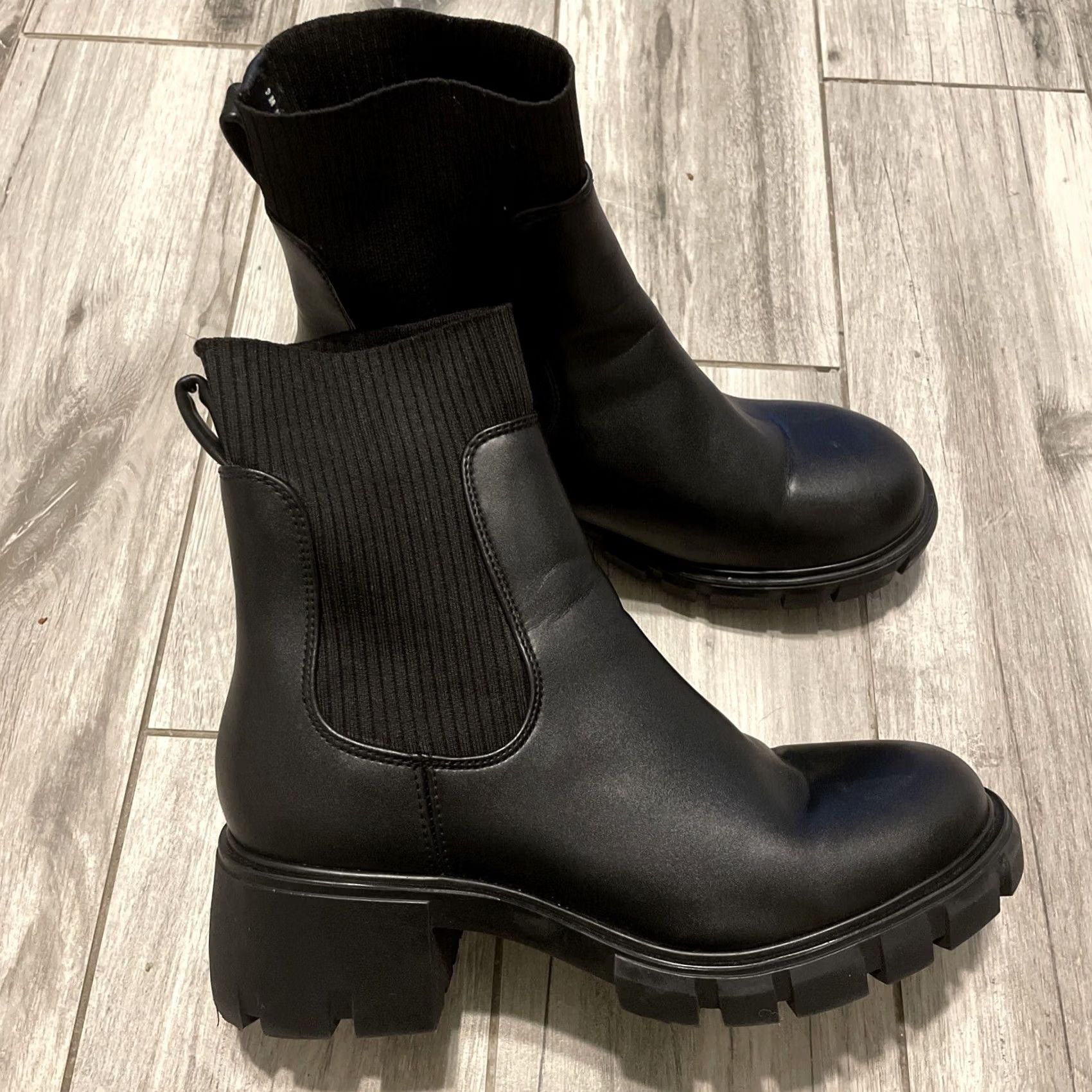 Steve Madden Steve Madden Women's Black Vegan Leather Lug Ankle Booties Boots Moto 9 Combat Shoes Size US 9 / IT 39 - 2 Thumbnail