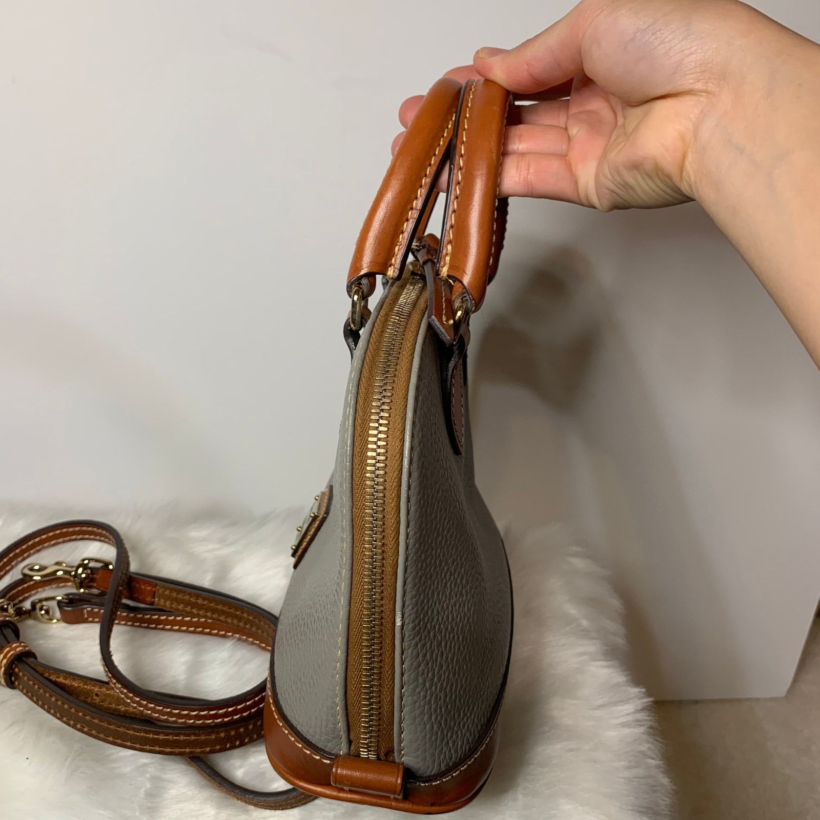 Dooney & Bourke Dooney & Bourke Gray Leather Crossbody Handbags Size ONE SIZE - 5 Thumbnail