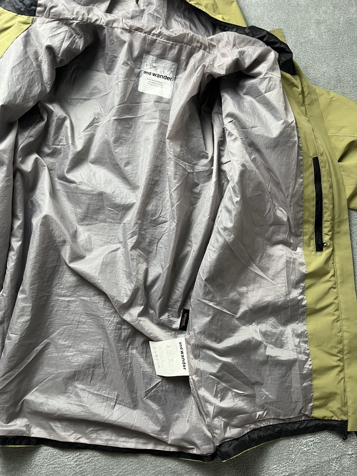 And Wander And Wander - AW/19 Event Dropping Pocket Rain Jacket Size US L / EU 52-54 / 3 - 14 Thumbnail