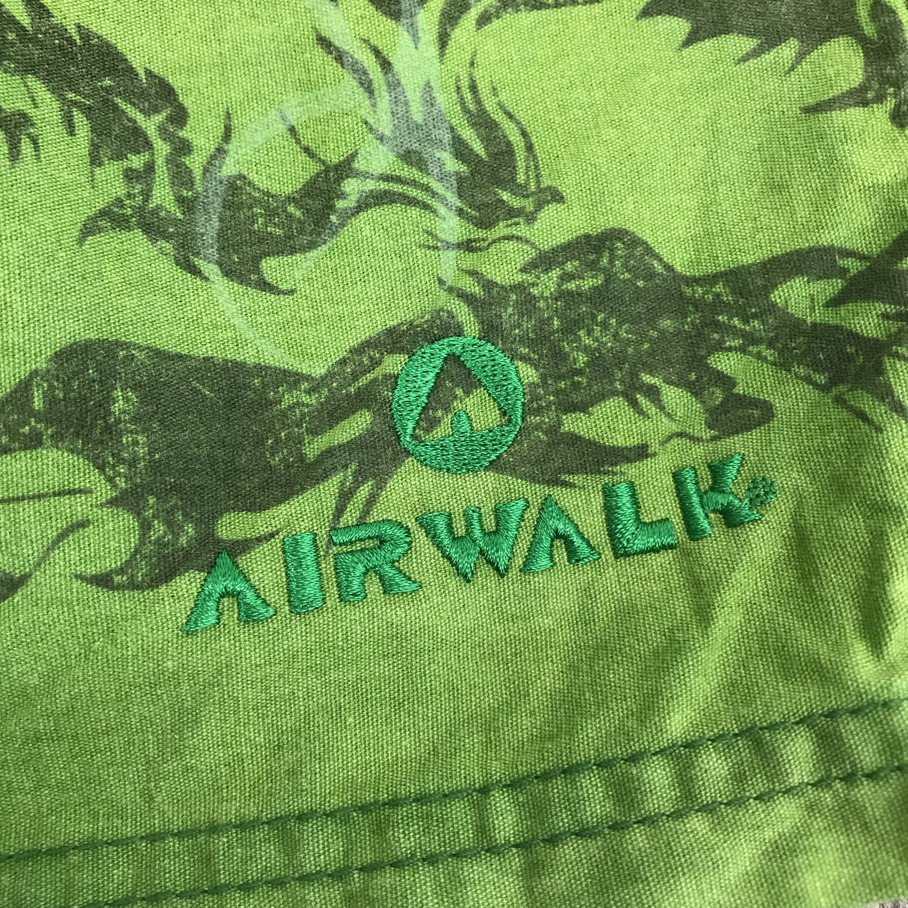 Airwalk AIRWALK GREEN DESIGN DRAGON SHORTS PANTS Size US 30 / EU 46 - 7 Thumbnail