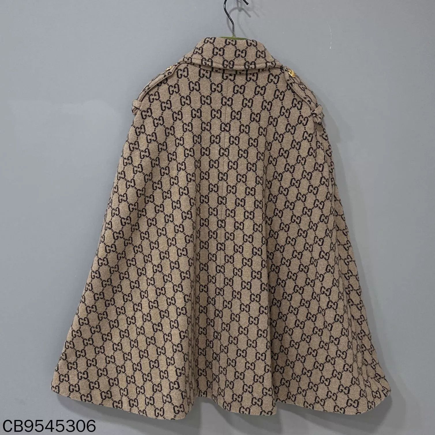 Gucci Gucci new S cape Size S / US 4 / IT 40 - 3 Thumbnail