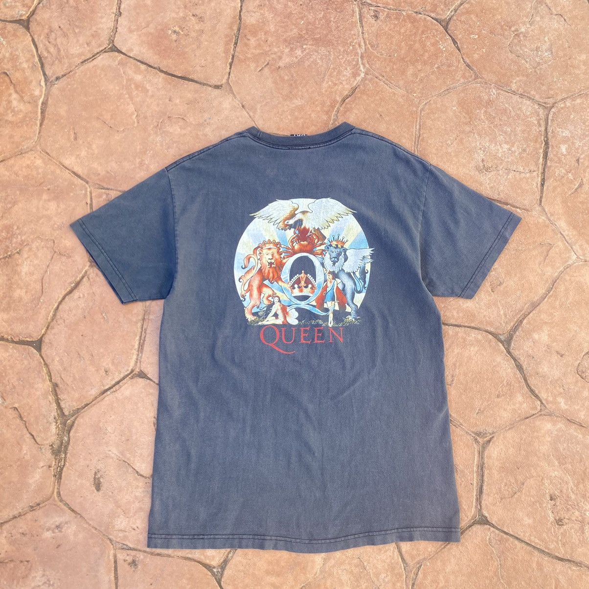 Band Tees Thrashed Faded Vintage Y2K Queen UK Band ERD GRUNGE TEE Size US L / EU 52-54 / 3 - 1 Thumbnail