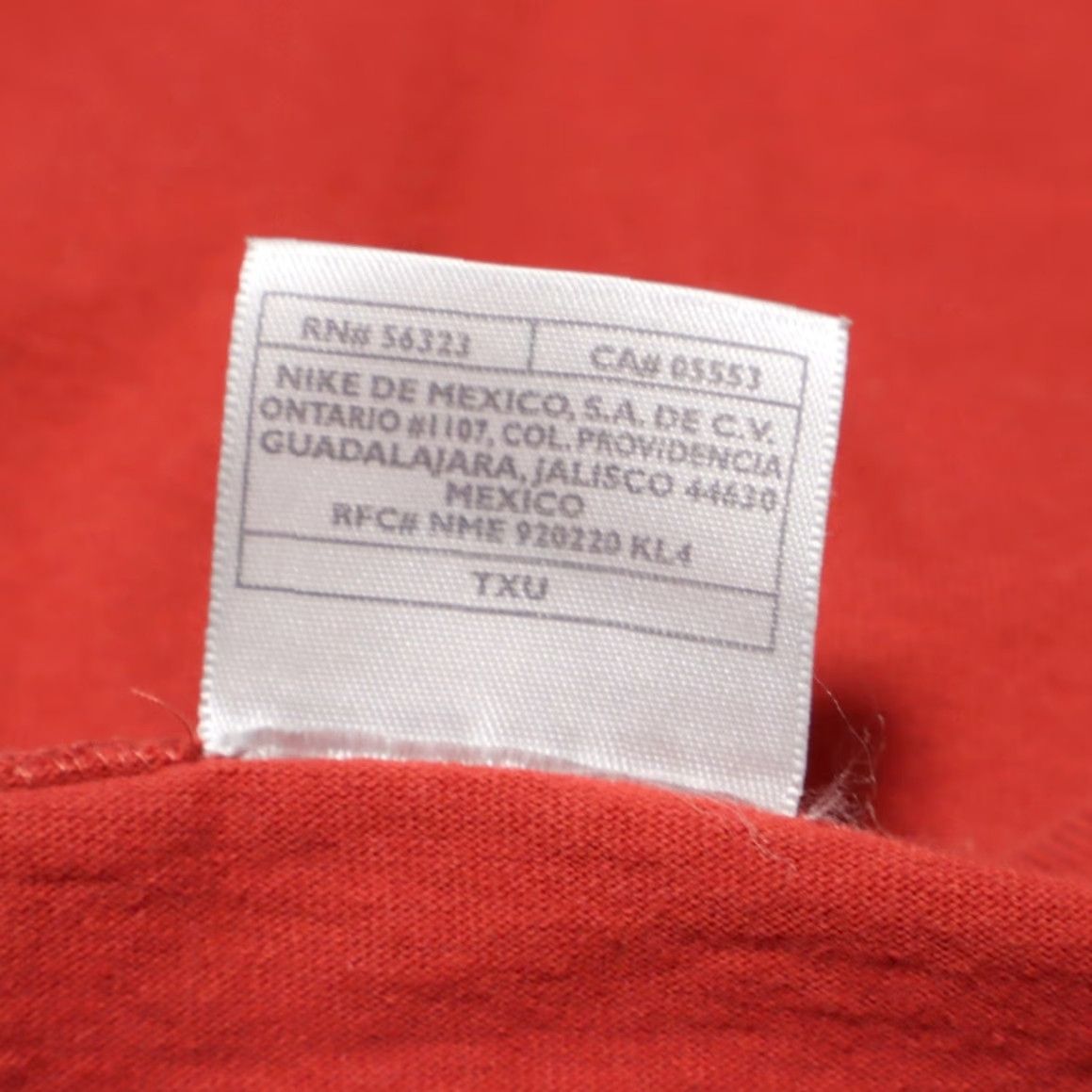 Nike VTG Nike Sleeveless Y2K Solid T-Shirt Red Men's L Size US L / EU 52-54 / 3 - 6 Thumbnail