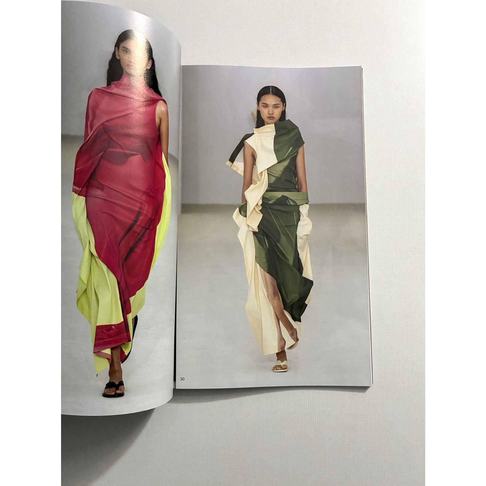 Issey Miyake × Japanese Brand × Pleats Please Issey Miyake Issey Miyake spring summer 2006 look book catalog Size ONE SIZE - 3 Thumbnail