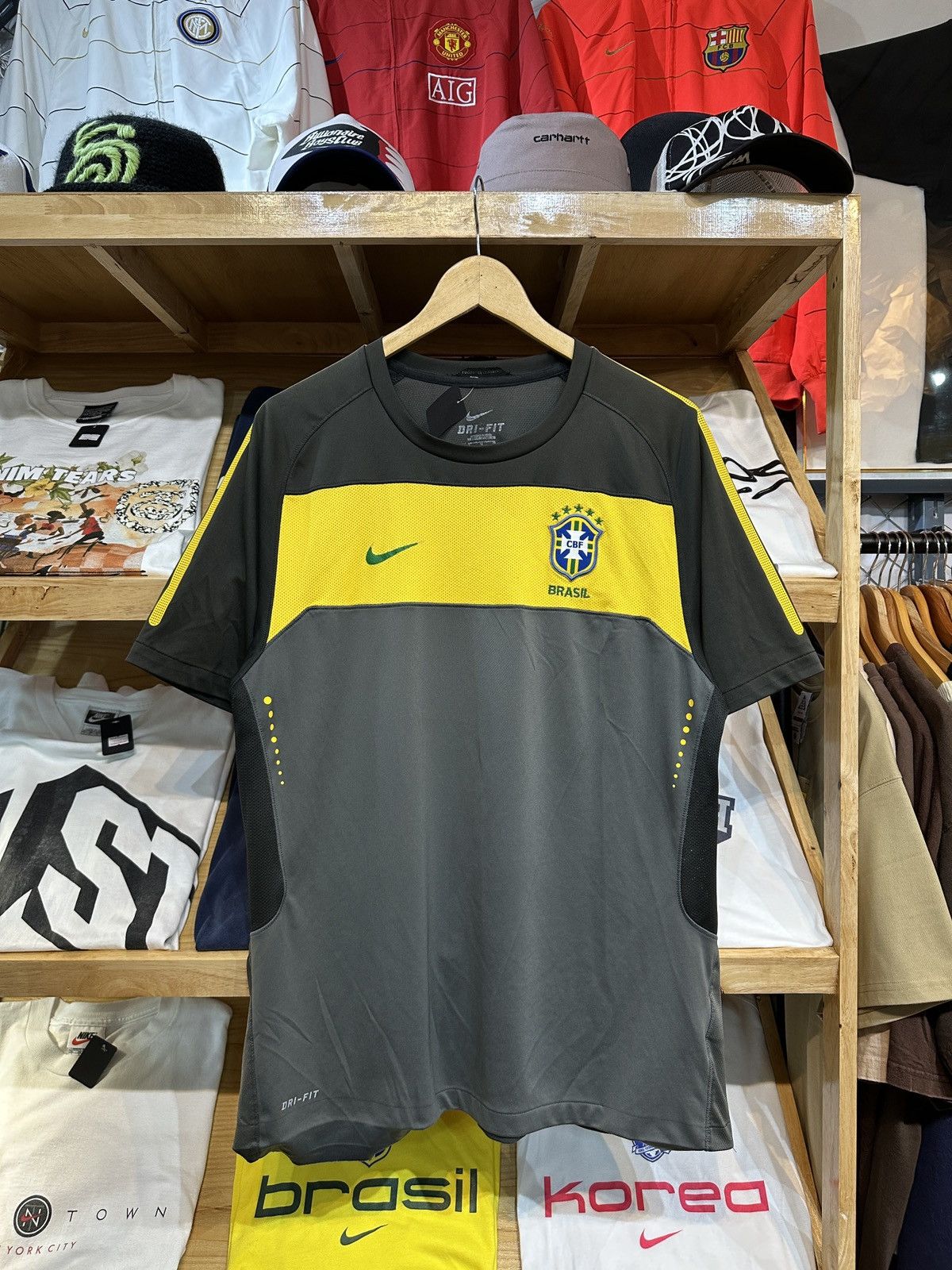 Nike Brazil 2010-11 Total90 Training Jersey Size US L / EU 52-54 / 3 - 1 Thumbnail