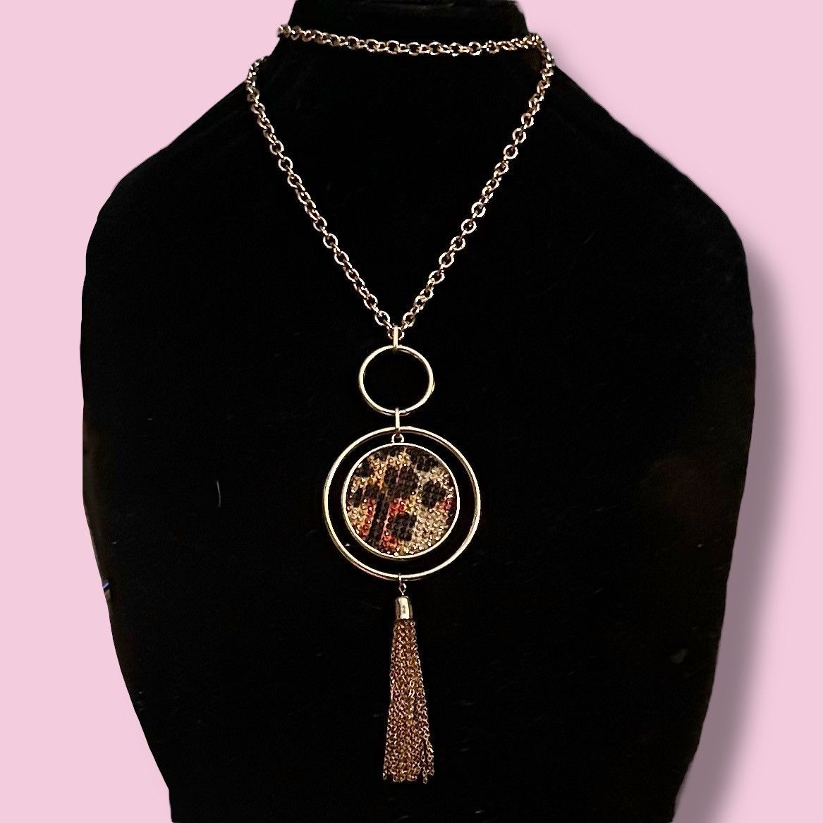Other Long gold rhinestone leopard print medallion tassel necklace Size ONE SIZE - 1 Thumbnail