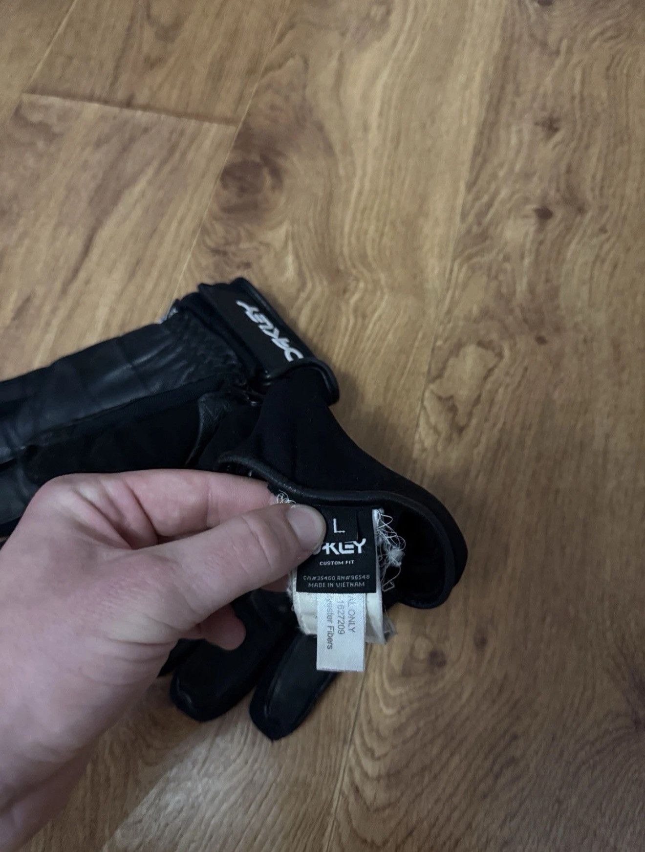 Oakley Oakley Ski Gloves Motorcycle Huge Logo FN Dry Sz L Size ONE SIZE - 8 Thumbnail