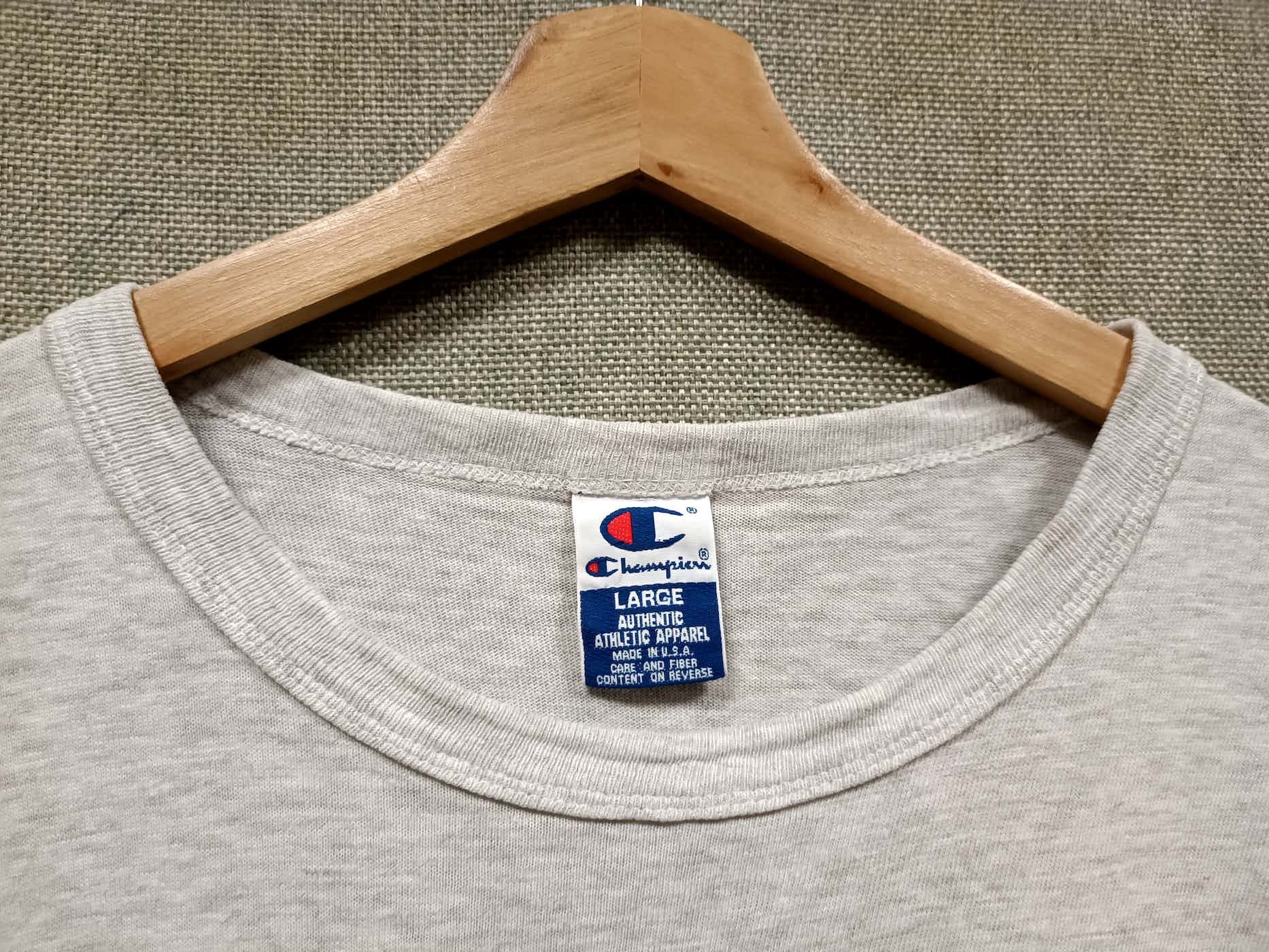 Champion vintage 90s sleeveless champion chicago bulls Size US L / EU 52-54 / 3 - 4 Thumbnail