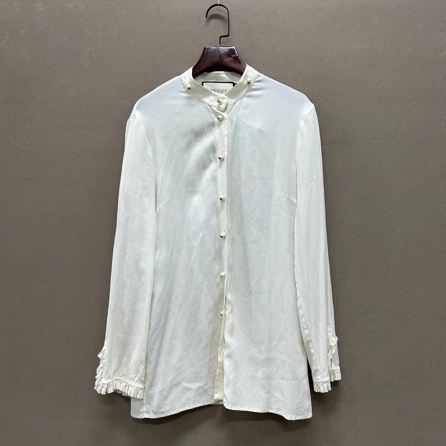 Gucci Gucci Ivory Silk Shirt with Pearl Buttons Size 40 Size S / US 4 / IT 40 - 1 Thumbnail