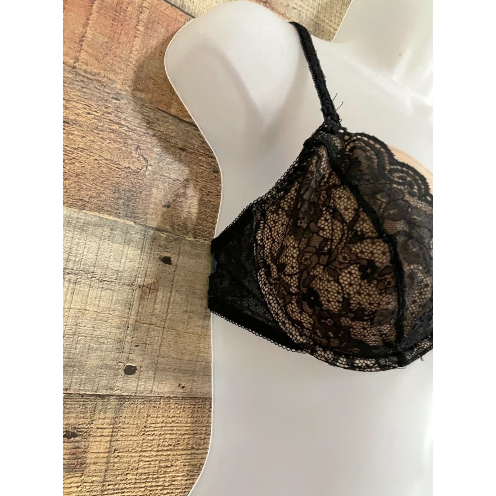 Victoria's Secret VINTAGE Victoria’s Secret Black Lace Bra 34C Size ONE SIZE - 2 Thumbnail