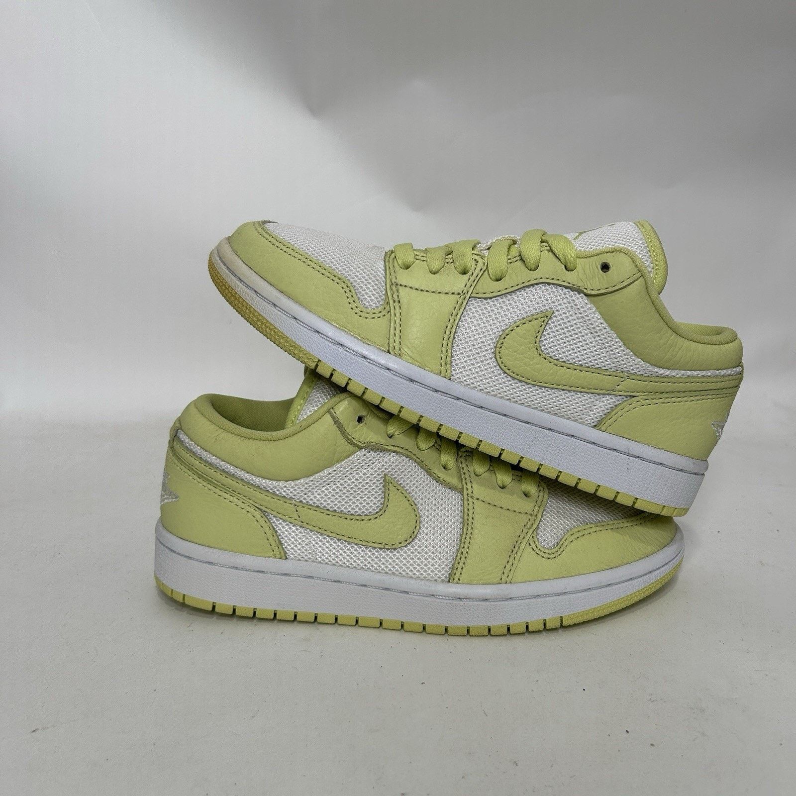 Jordan Brand Nike Air Jordan 1 Low SE WMNS “Limelight/White Light Green” Size US 6 / IT 36 - 1 Thumbnail