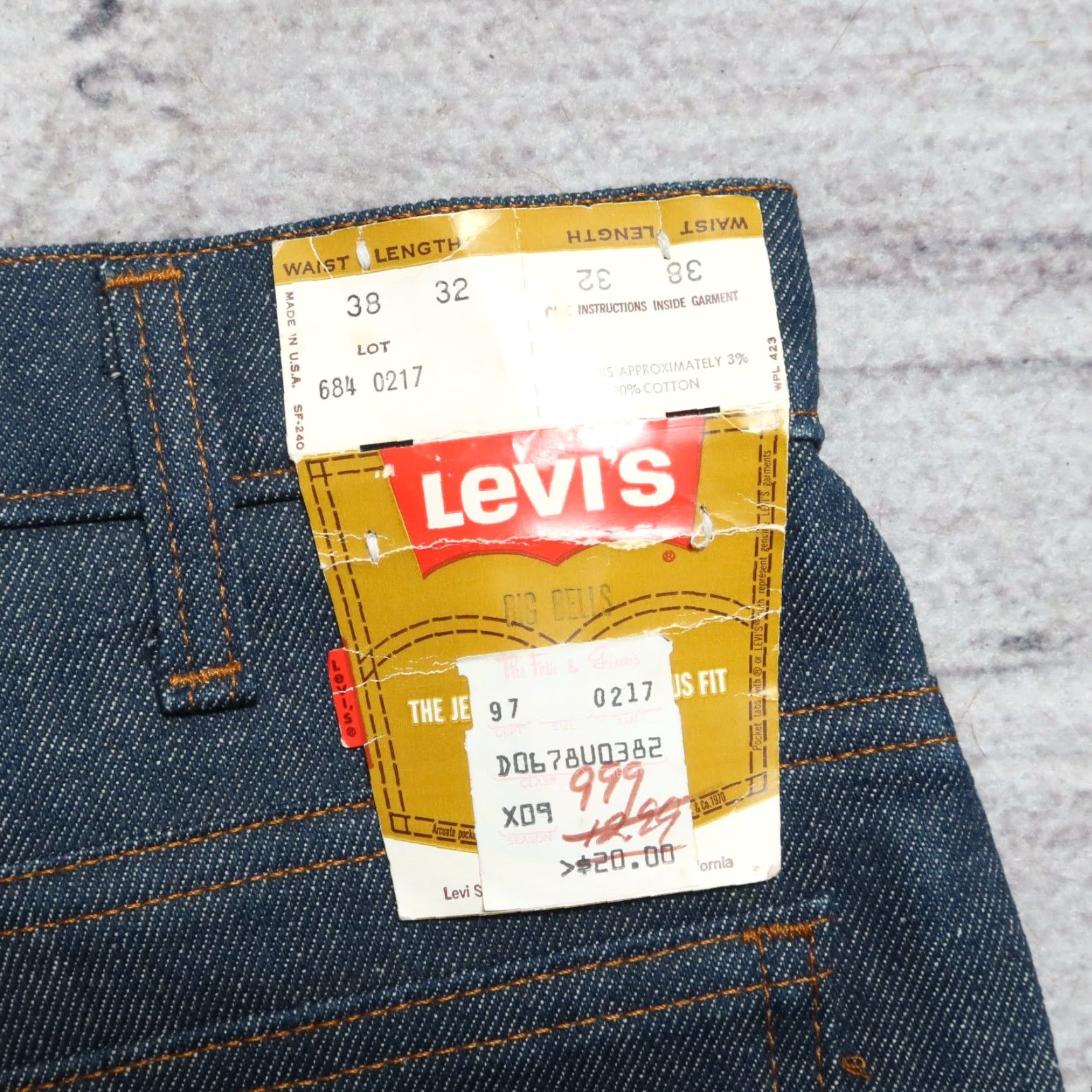 Levi's VINTAGE Levi's 684 Jeans Denim 38 Adult Men Big Bell Bottoms USA Orange Tab 70s Raw 14" leg opening 33" inseam Size US 38 / EU 54 - 3 Thumbnail