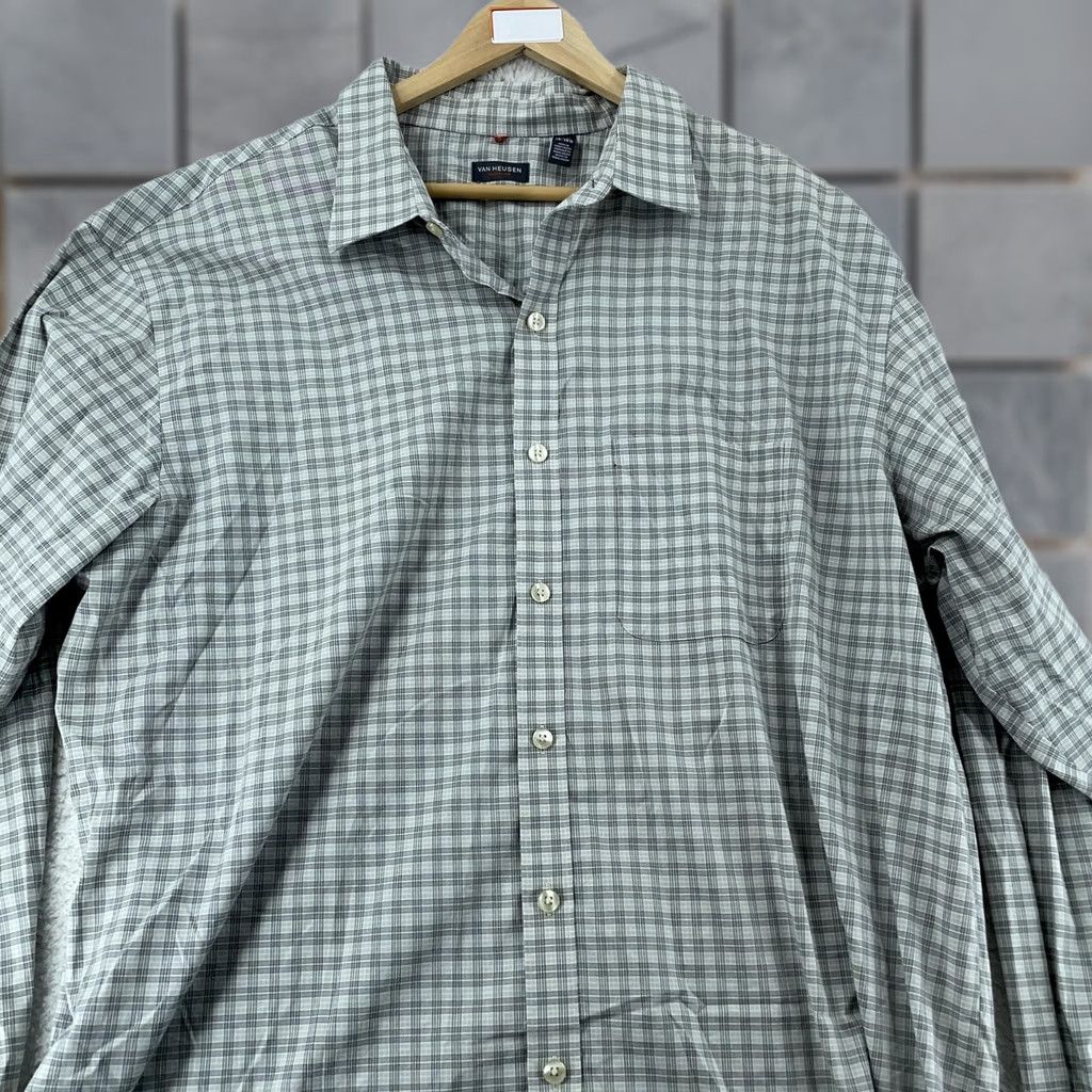 Van Heusen Van Heusen Traveler Shirt Mens 2XL Gray Plaid Long Sleeve Collared Button Up Size US XXL / EU 58 / 5 - 1 Thumbnail