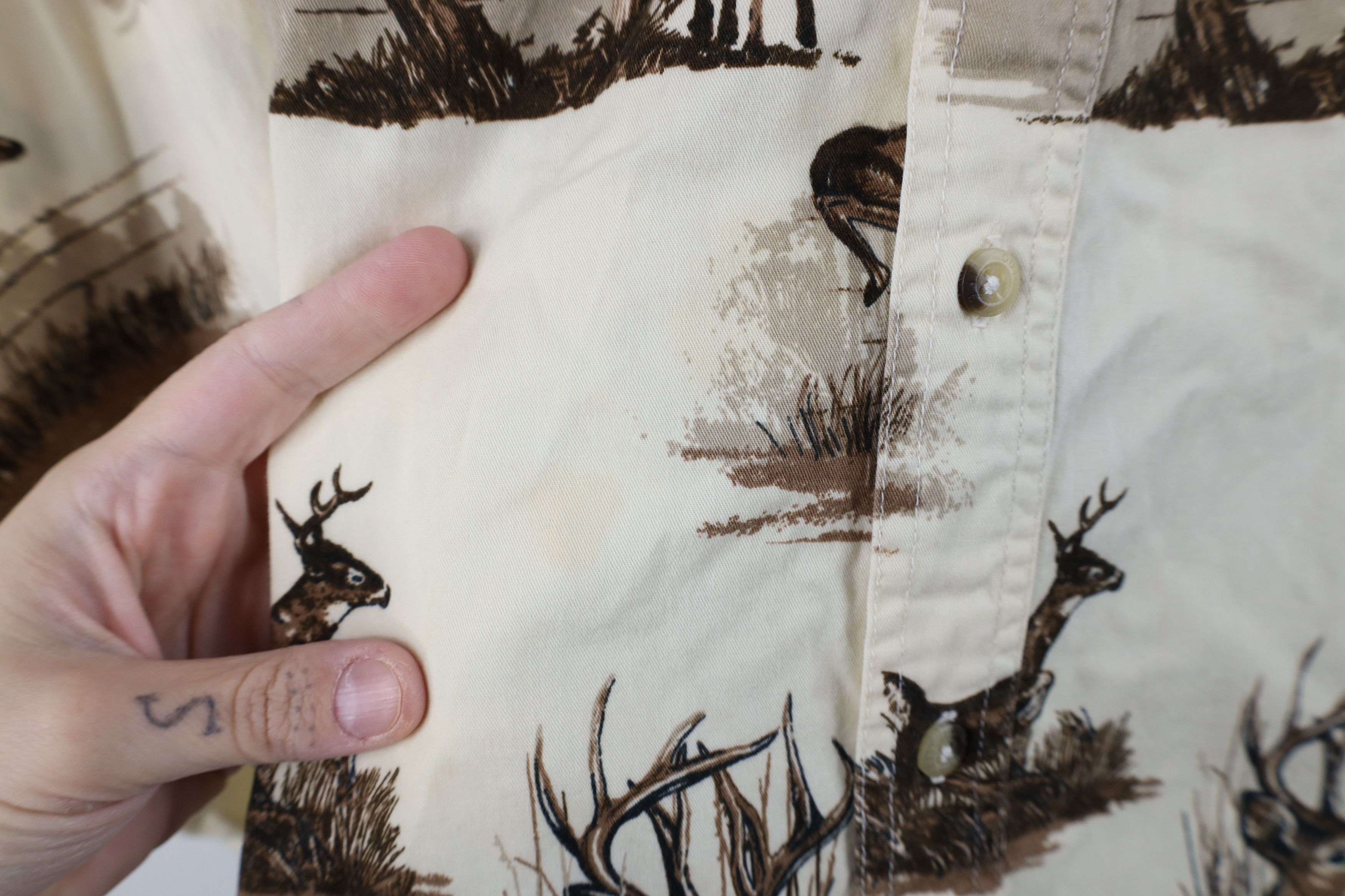 Vintage Vintage 90s Streetwear Deer Buck All Over Print Button Shirt Size US XL / EU 56 / 4 - 4 Thumbnail