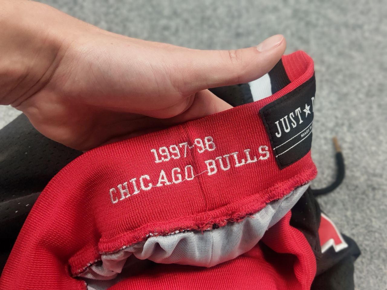 NBA Just don x Chicago Bulls NBA Logo Black Mesh Baggy shorts Size US 32 / EU 48 - 13 Thumbnail