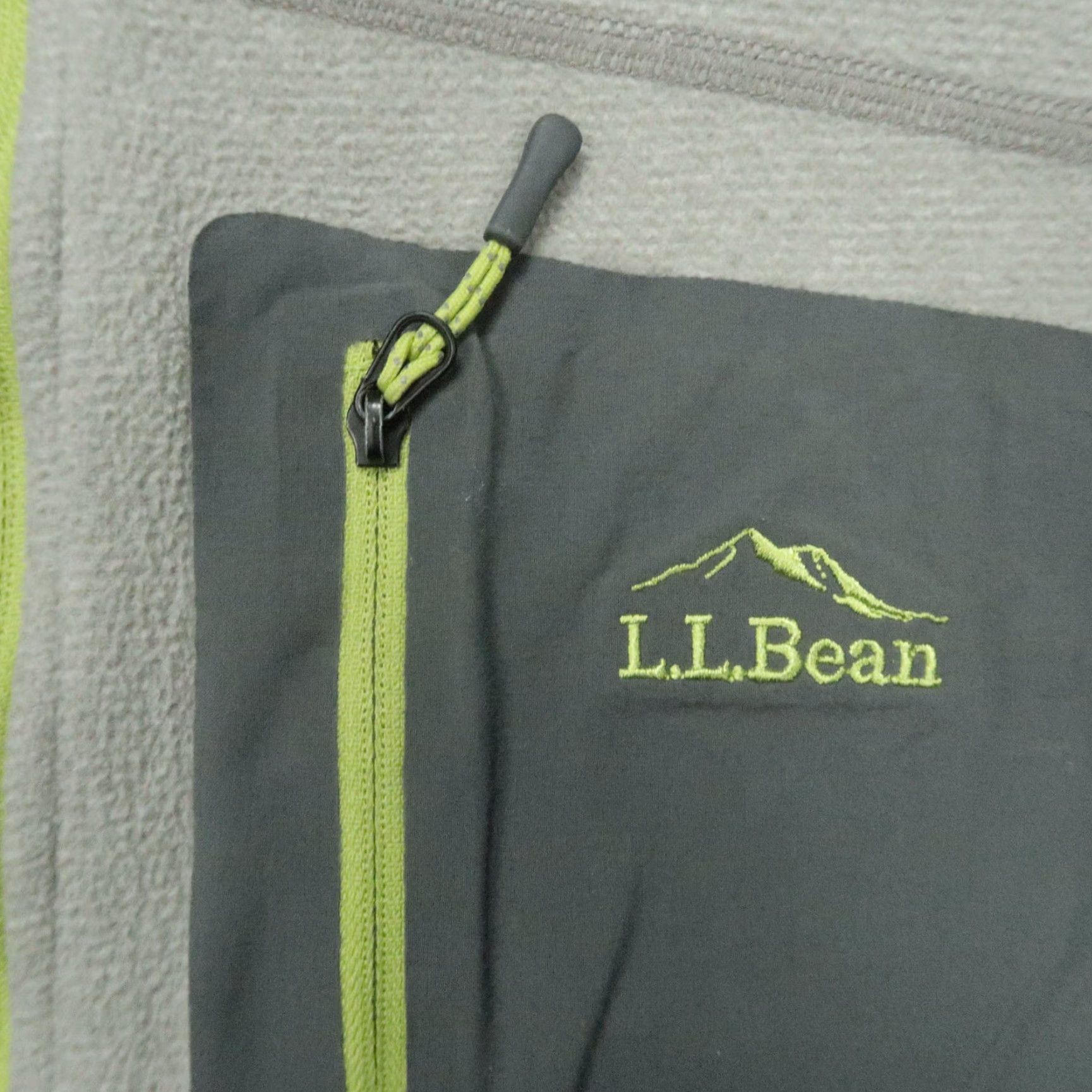 Vintage LL Bean Mens Pullover Medium Gray Half Zip North Ridge Fleece Hiking Slightly Fitted Size US M / EU 48-50 / 2 - 4 Thumbnail