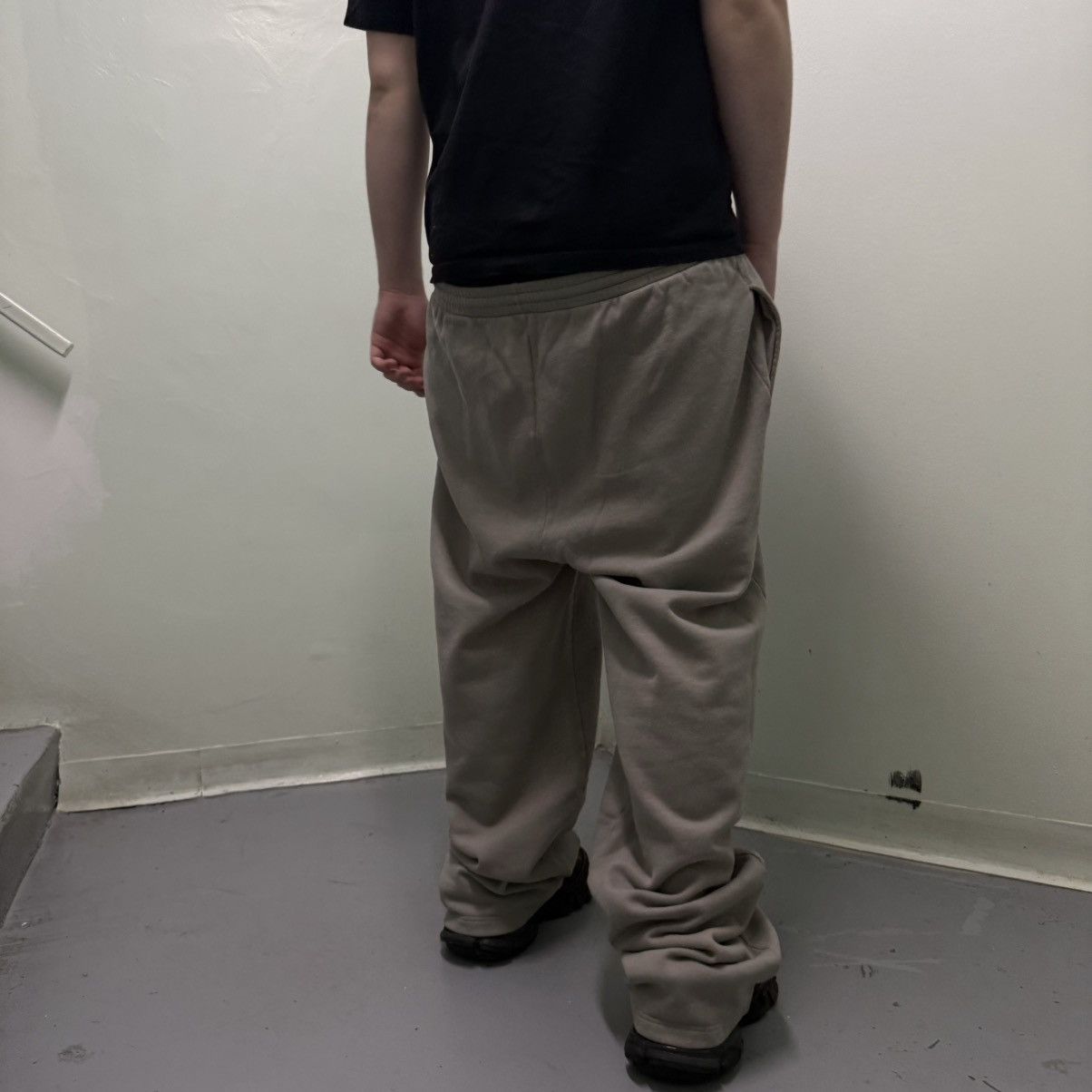 Balenciaga Balenciaga Mega Baggy Sweatpants Size US 34 / EU 50 - 4 Thumbnail