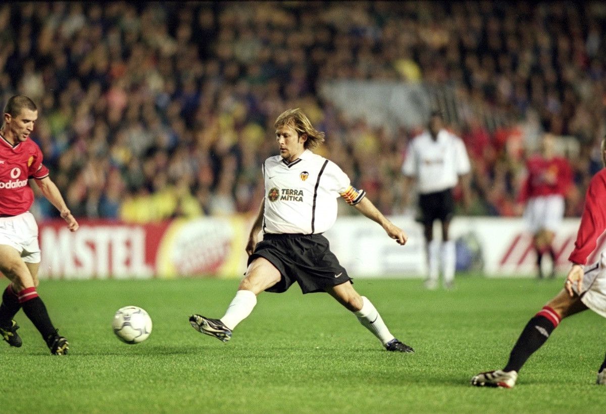 Nike VALENCIA NIKE 2000/2001 FOOTBALL HOME JERSEY #6 MENDIETA Size US M / EU 48-50 / 2 - 17 Thumbnail