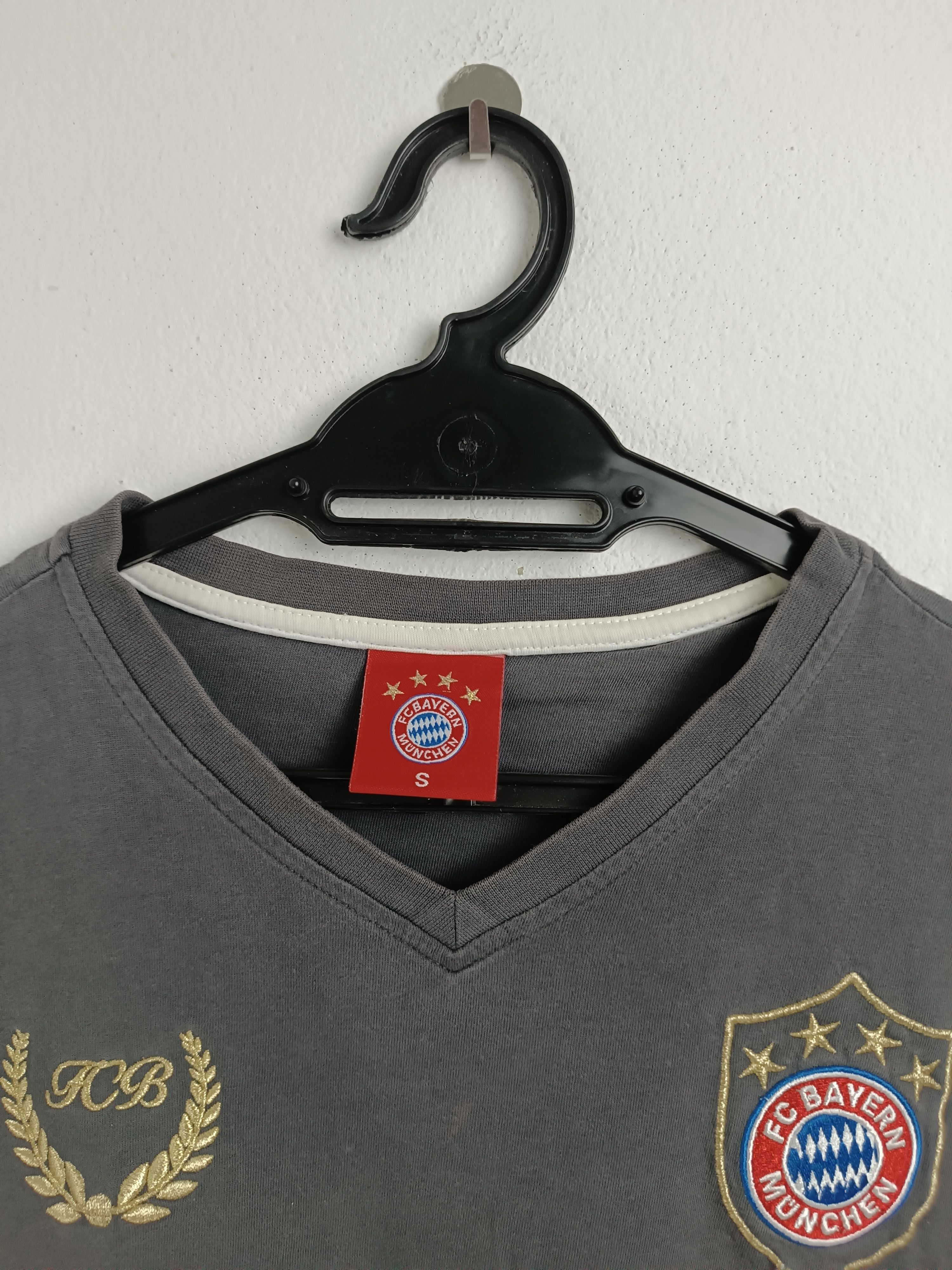 Vintage VINTAGE BAYERN MUNICH FCB FIFA SOCCER EPL VERY RARE Size US S / EU 44-46 / 1 - 8 Thumbnail