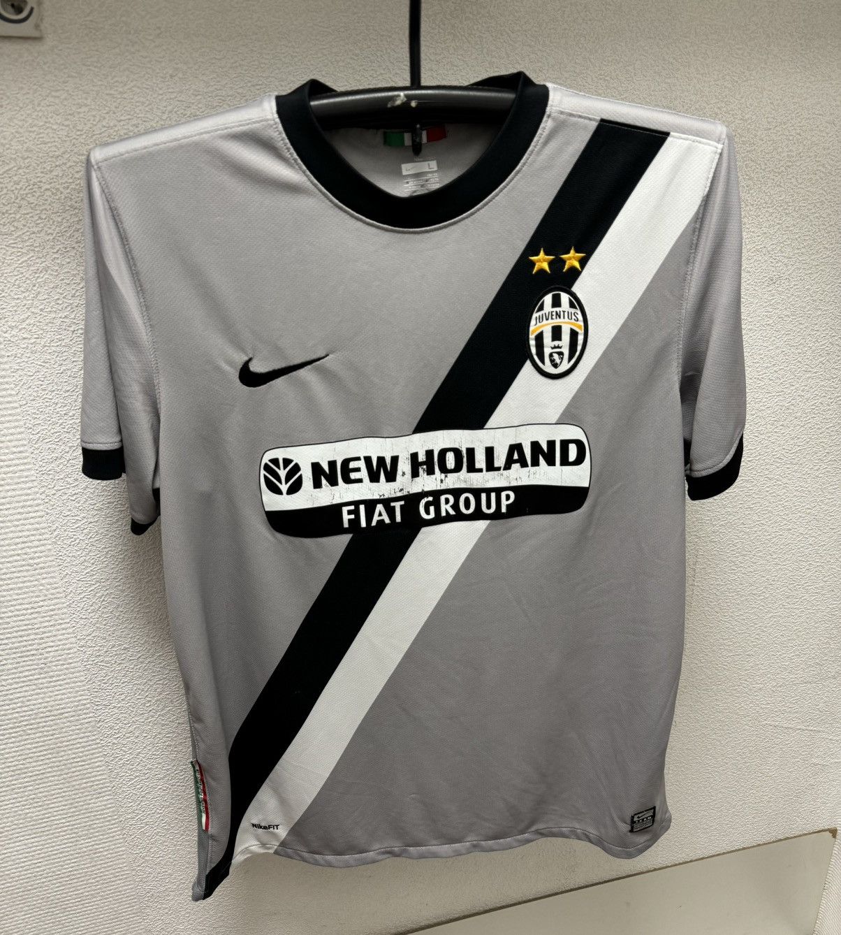 Nike Juventus nike soccer jersey L sz fiat group Size US L / EU 52-54 / 3 - 1 Thumbnail