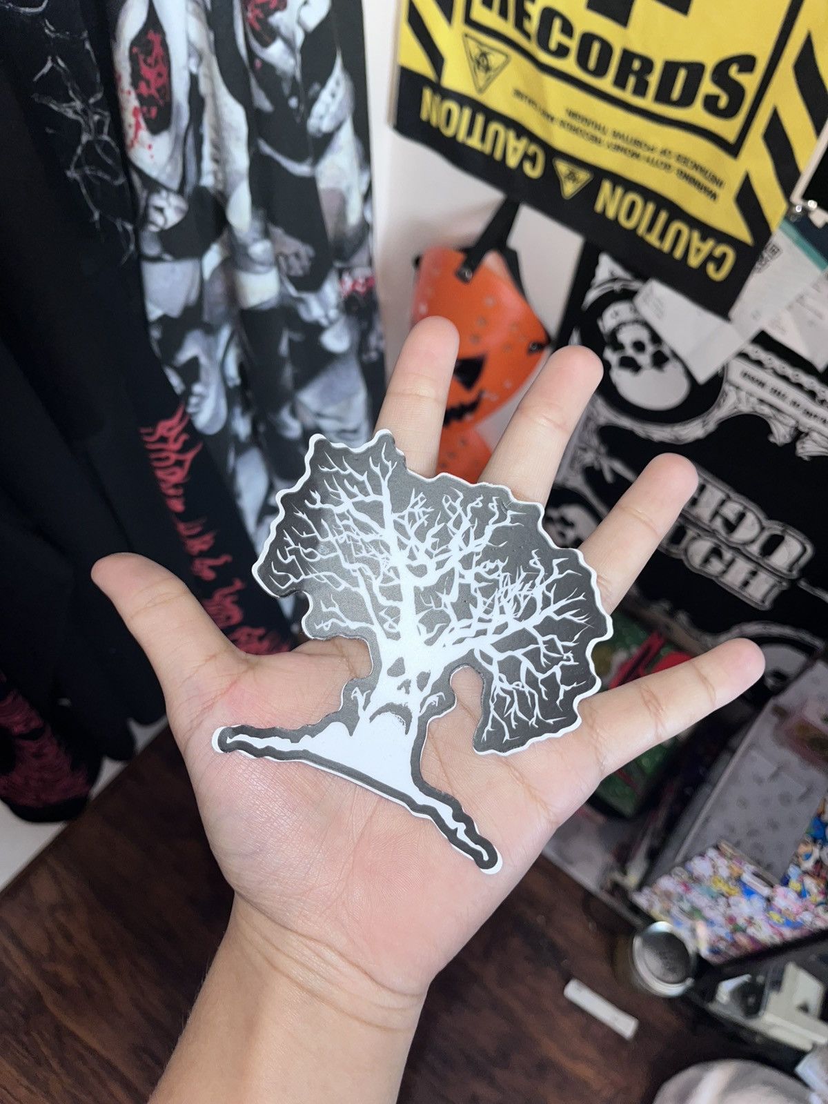 Haunted Mound Haunted mound 1/100 sticker Size ONE SIZE - 1 Preview