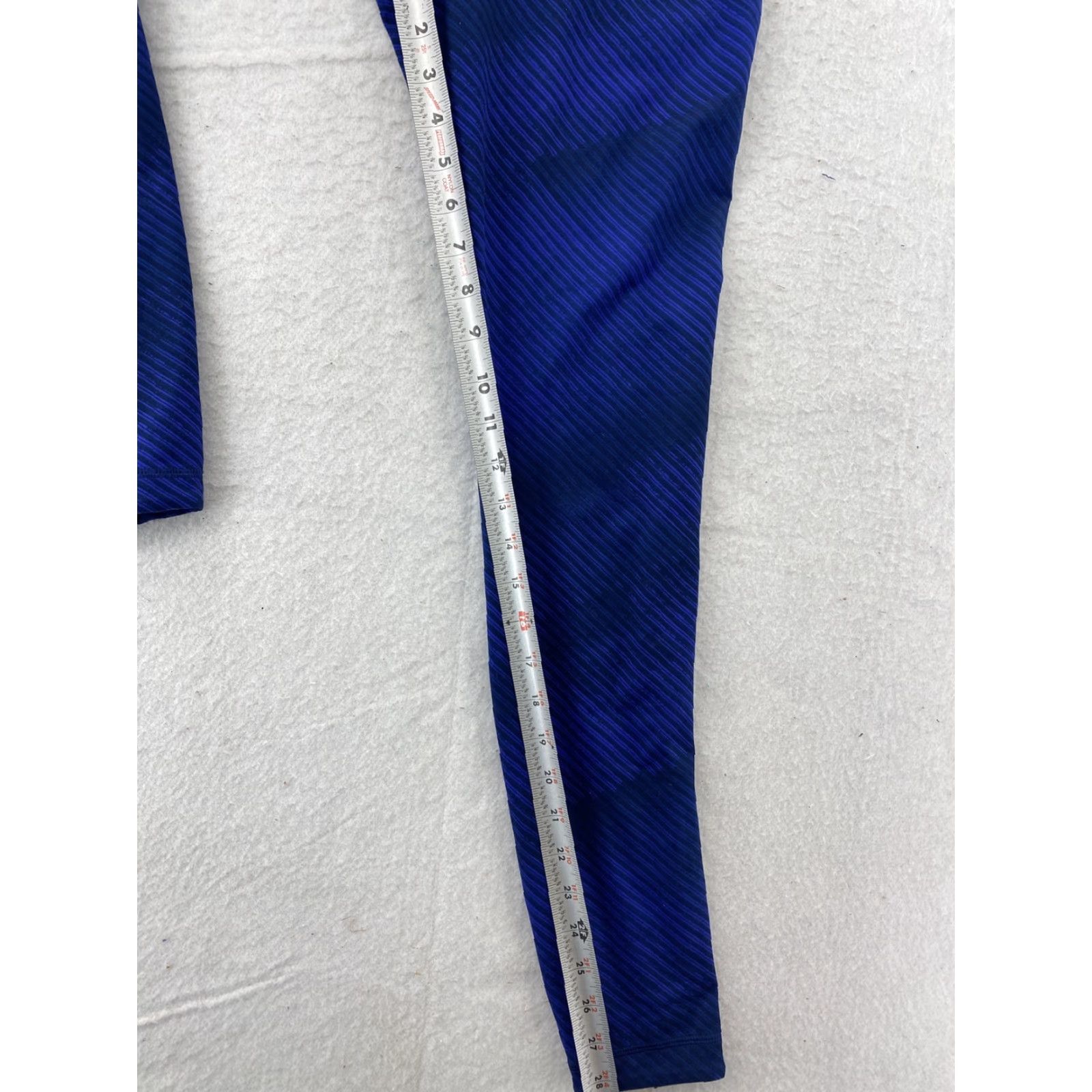 Under Armour Under Armour Womens M Yoga Pants Multicolor Blue Purple Activewear Pants M Womens Blue Multicolor Yoga 90s/2000s Compression Activewear Mens Women? Size 32" / US 10 / IT 46 - 4 Thumbnail