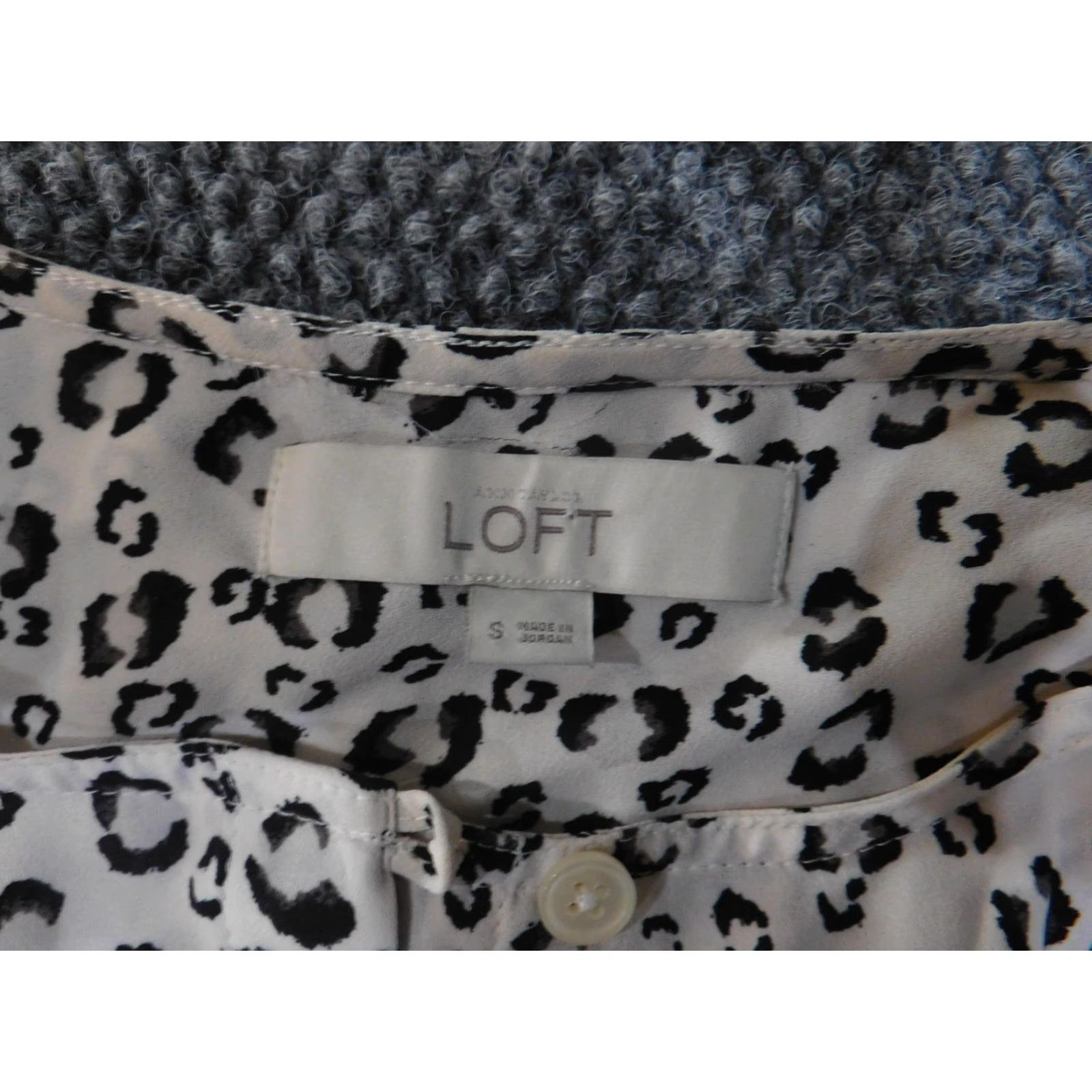Loft Loft Shirt Womens Small Gray Black Leopard Print Long Sleeve Blouse Animal Pattern Size S / US 4 / IT 40 - 6 Thumbnail