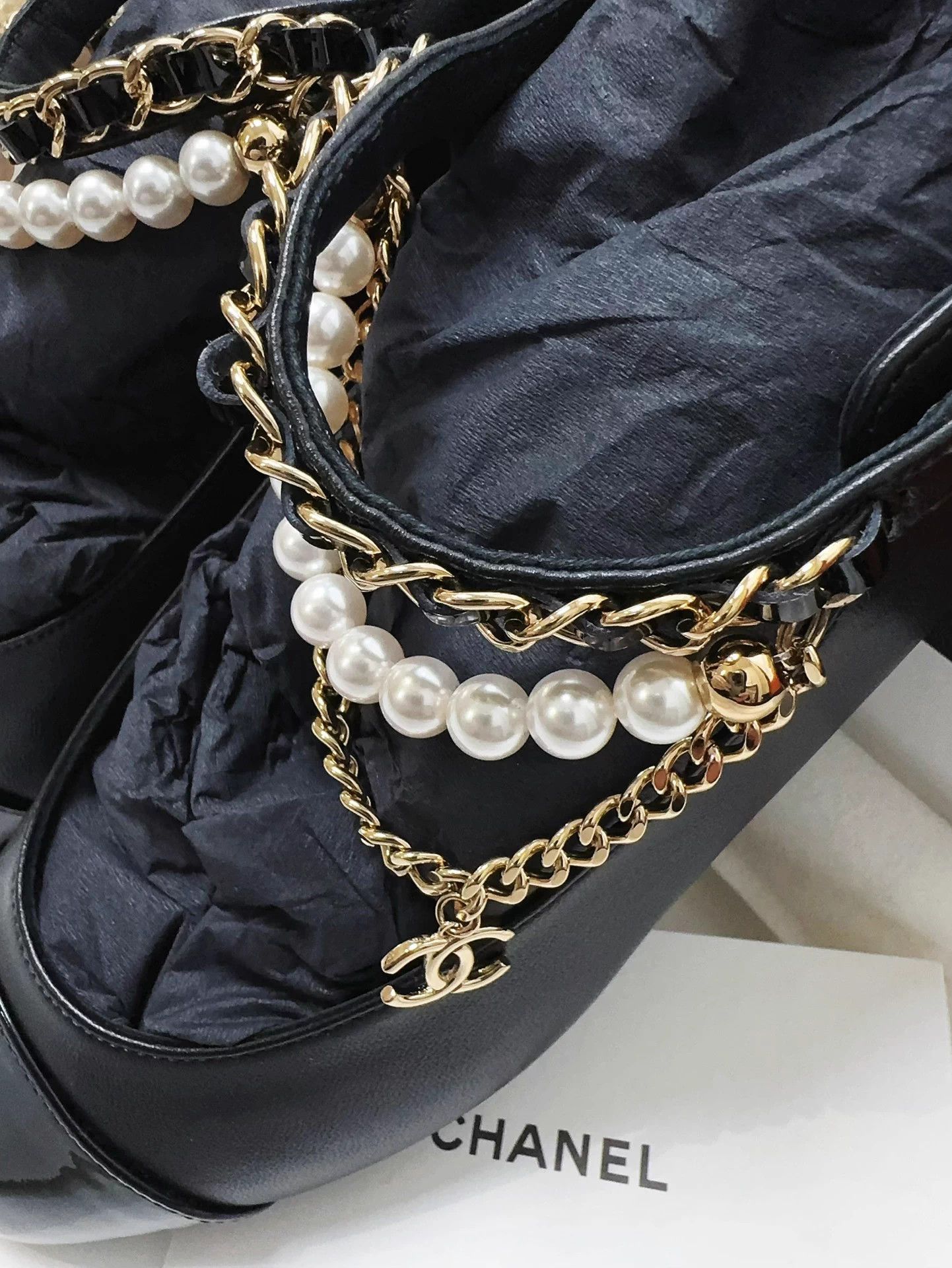 Chanel Chanel 25B Pearl Chain Black Mary Janes Flats Size US 5 / IT 35 - 8 Thumbnail