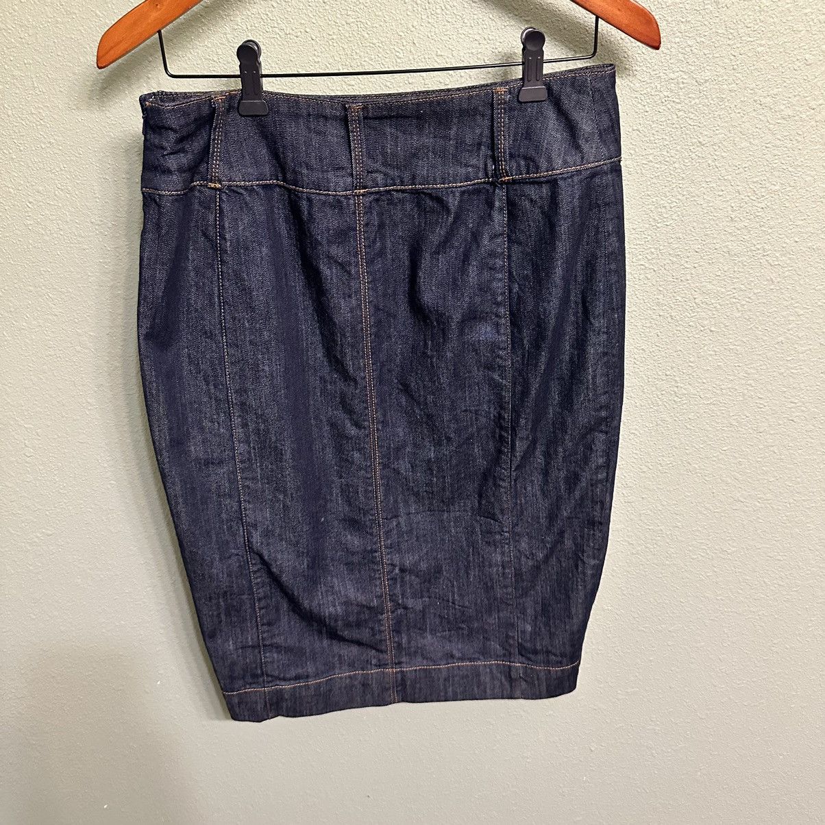 White House Black Market White House Black Market Dark Wash Denim Pencil Skirt Size 30" / US 8 / IT 44 - 2 Thumbnail