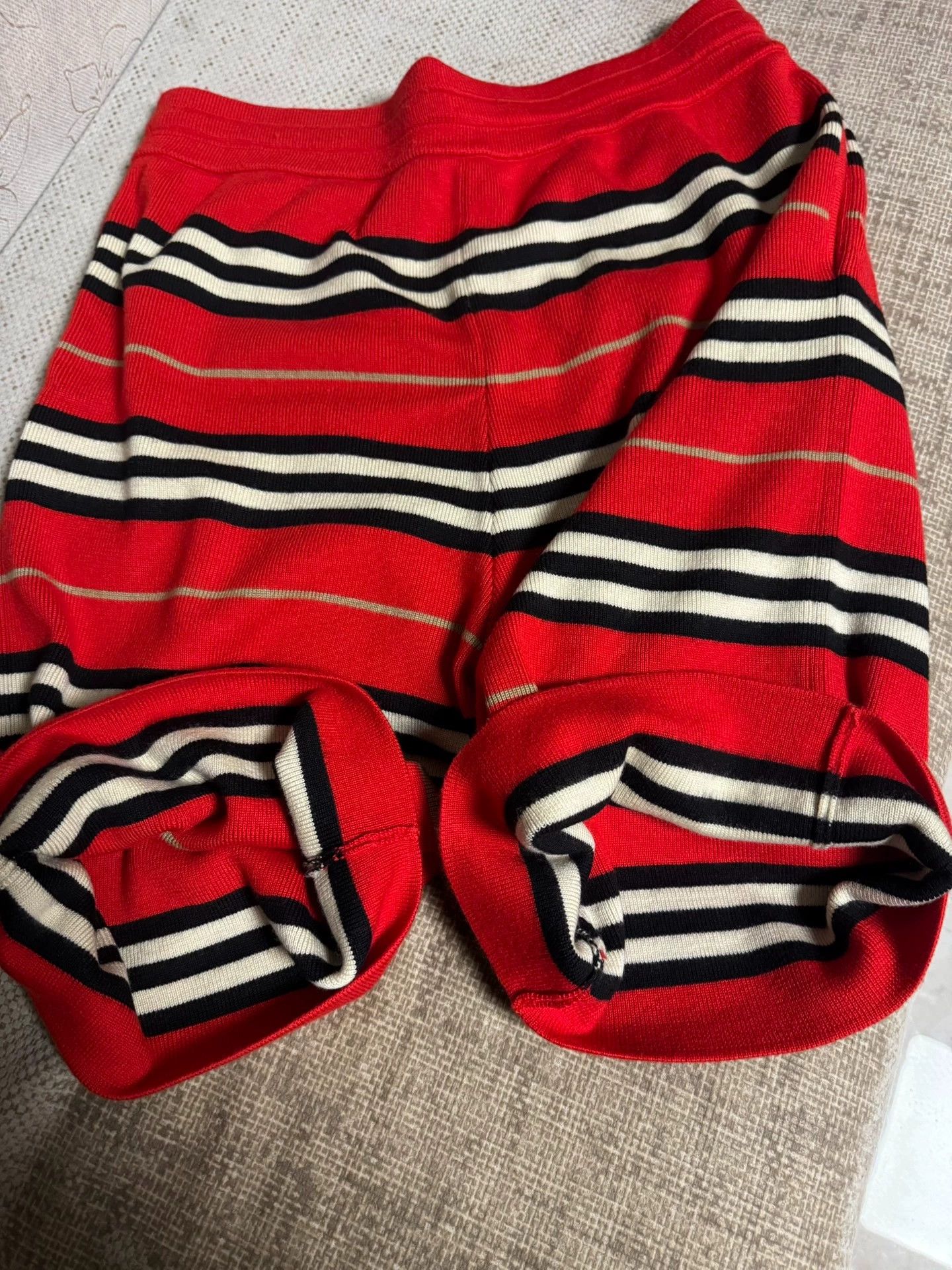 Burberry Burberry short like new with minor juice stain Size US 34 / EU 50 - 6 Thumbnail